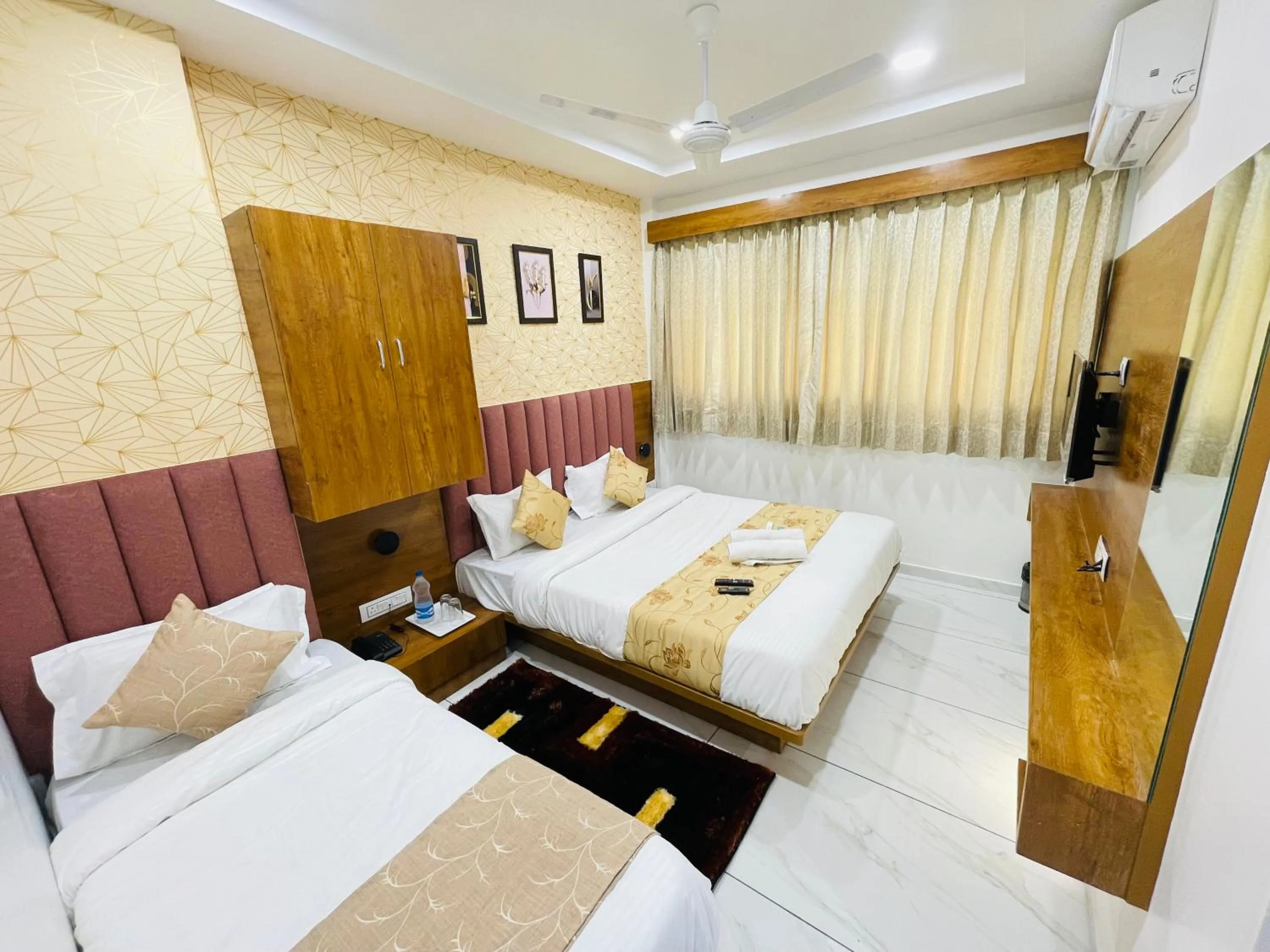 Bedroom, Bed in Hotel Avenue Sky