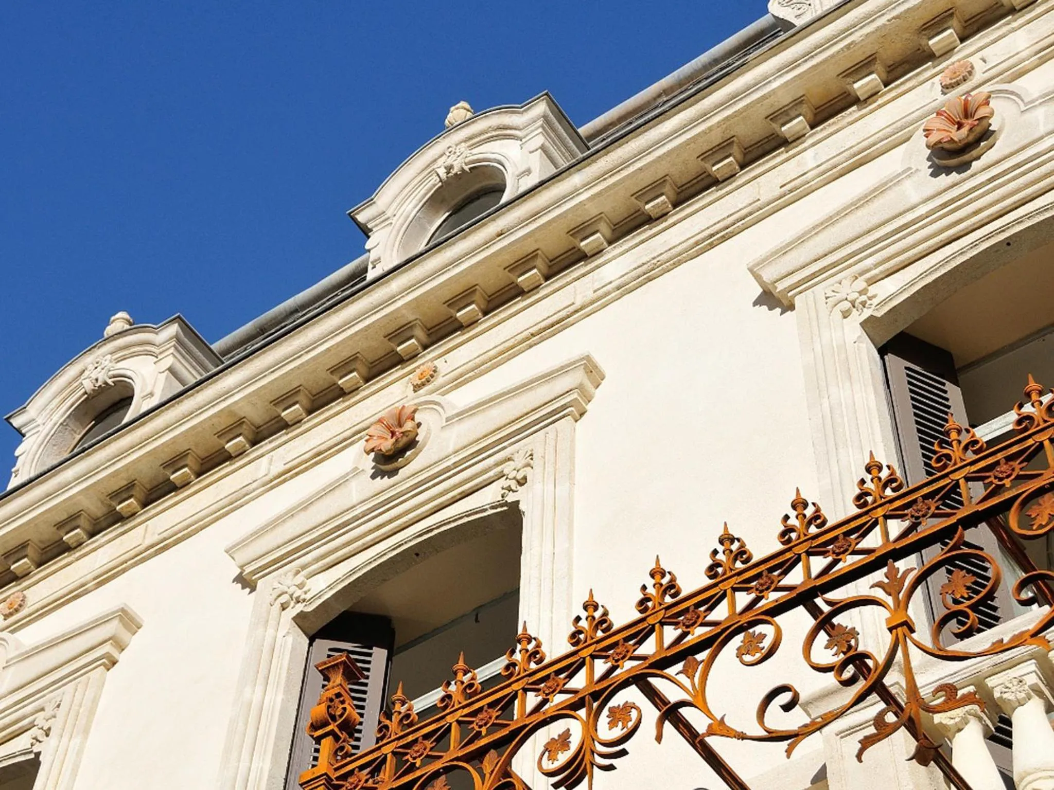 Facade/entrance in L'Hôtel Particulier Beziers