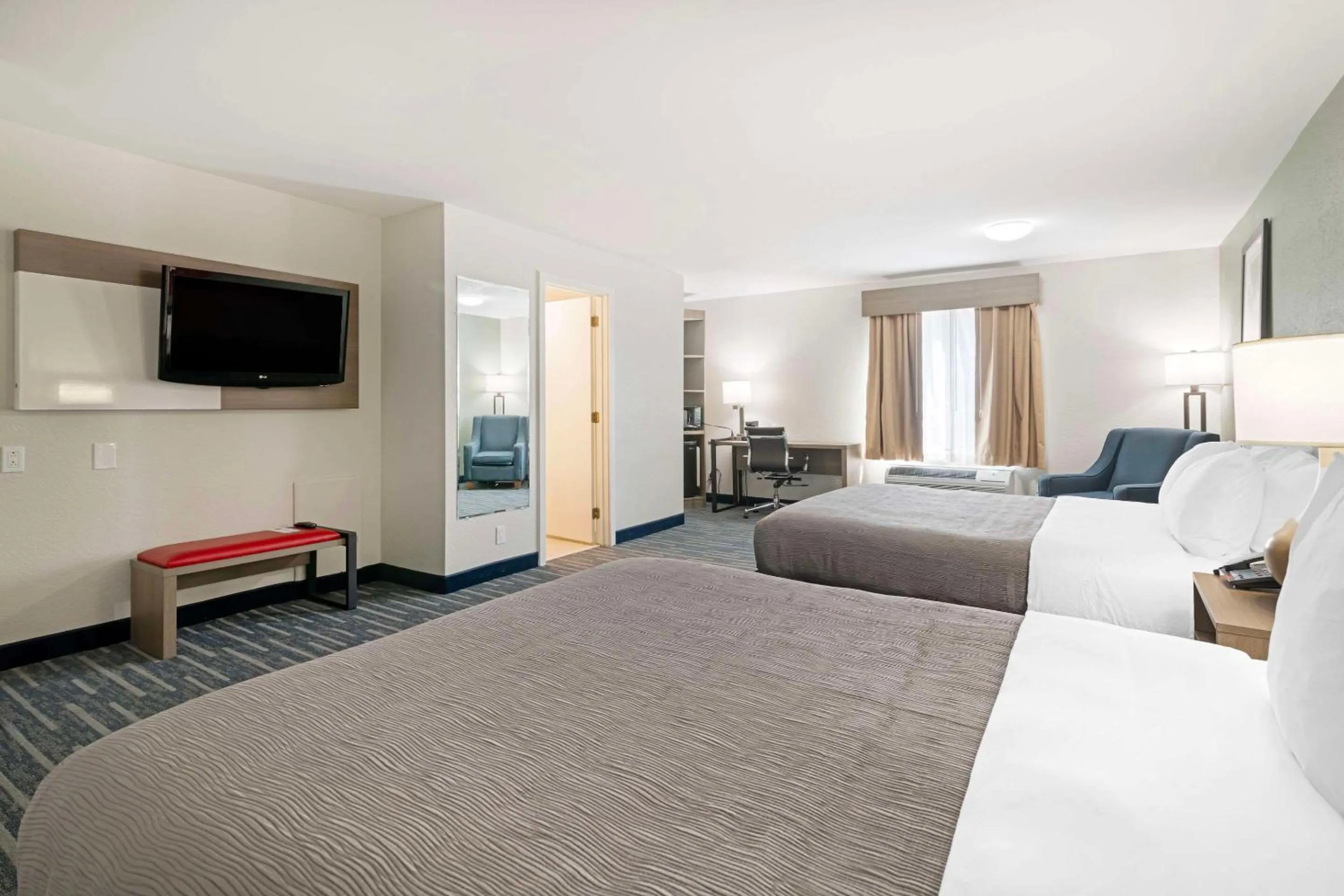 Bedroom, Bed in Quality Inn Lebanon - Hanover