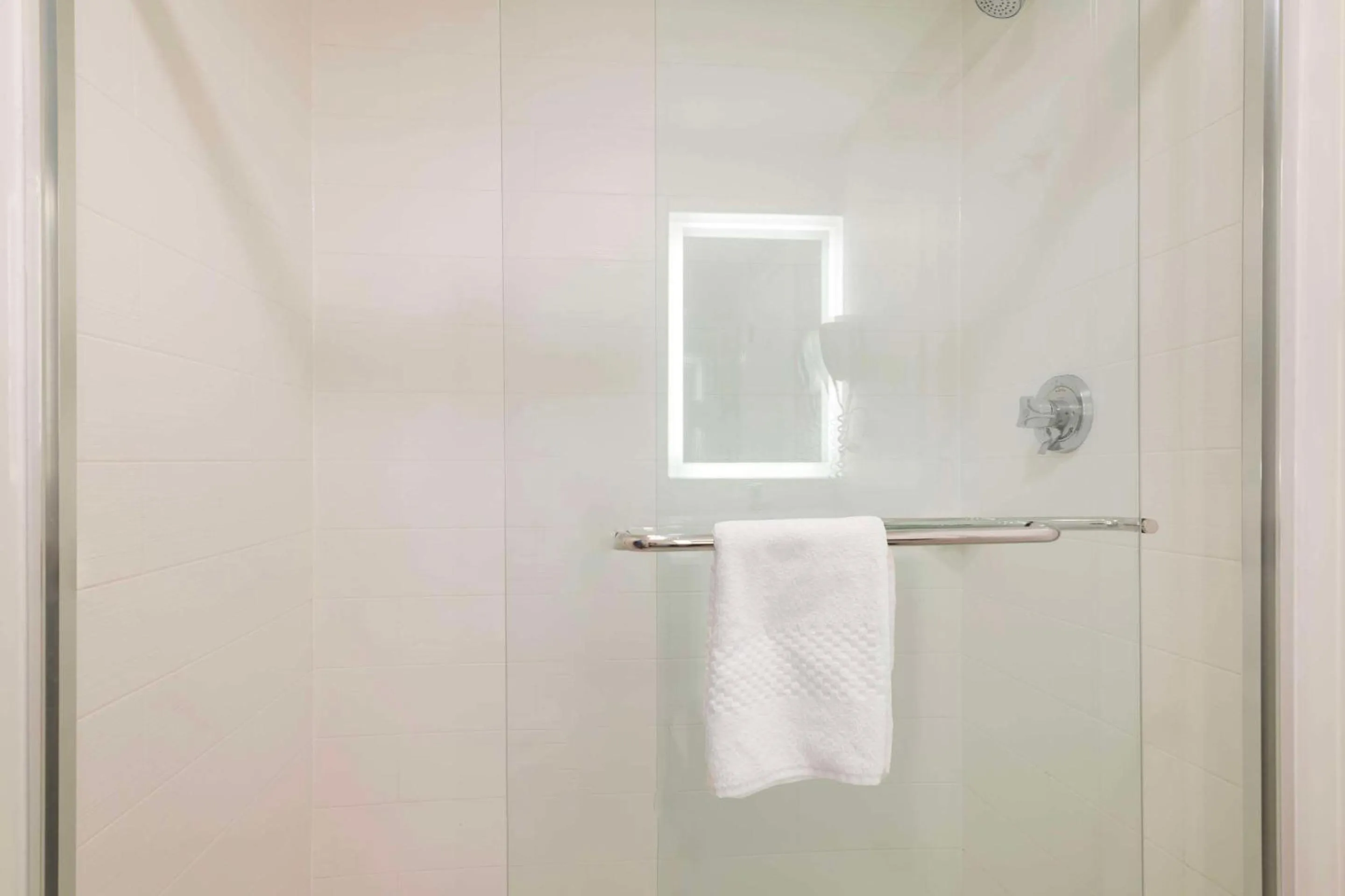 Bedroom in Quality Inn Lebanon - Hanover