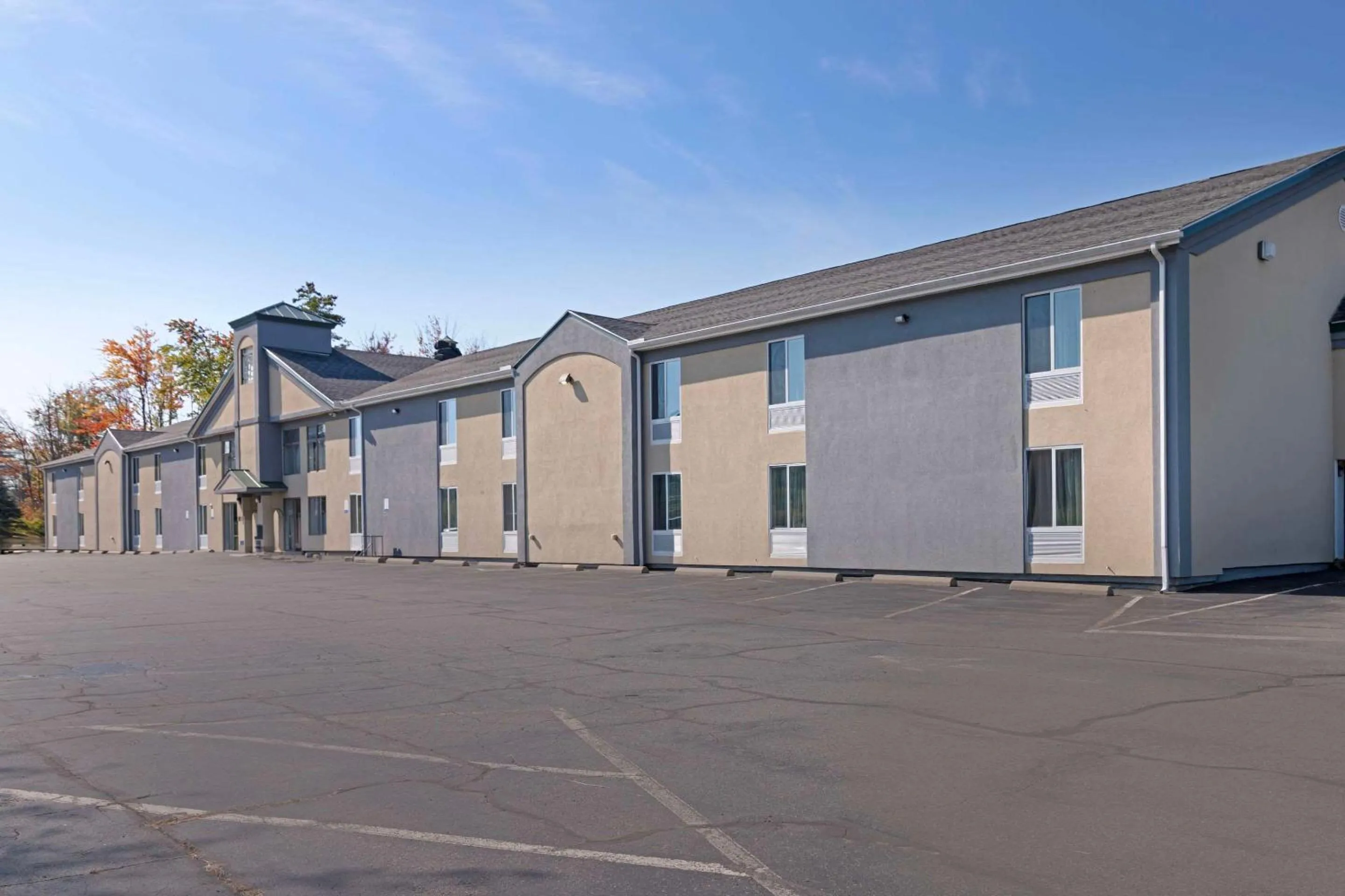 Property building in Quality Inn Lebanon - Hanover