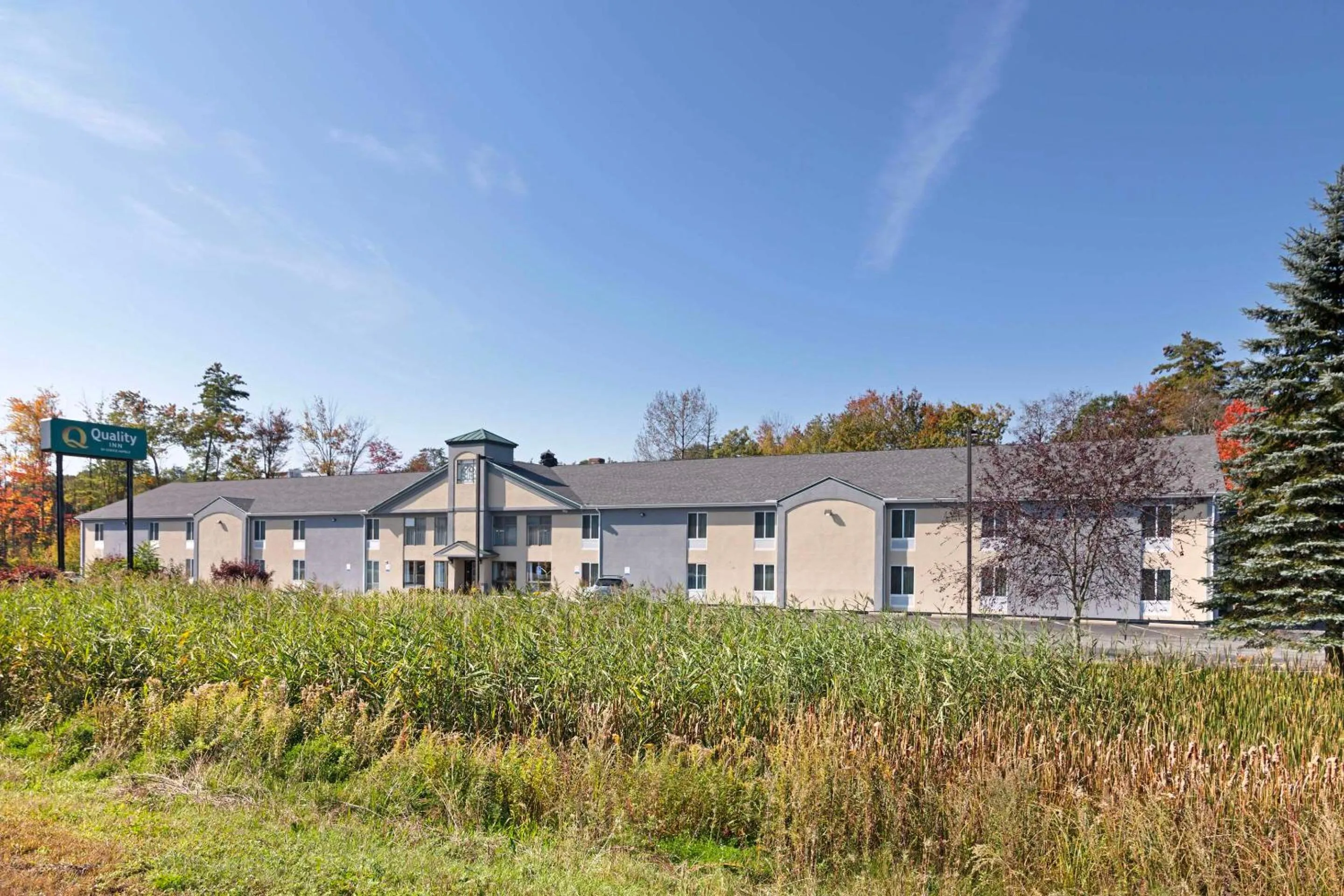 Property building in Quality Inn Lebanon - Hanover