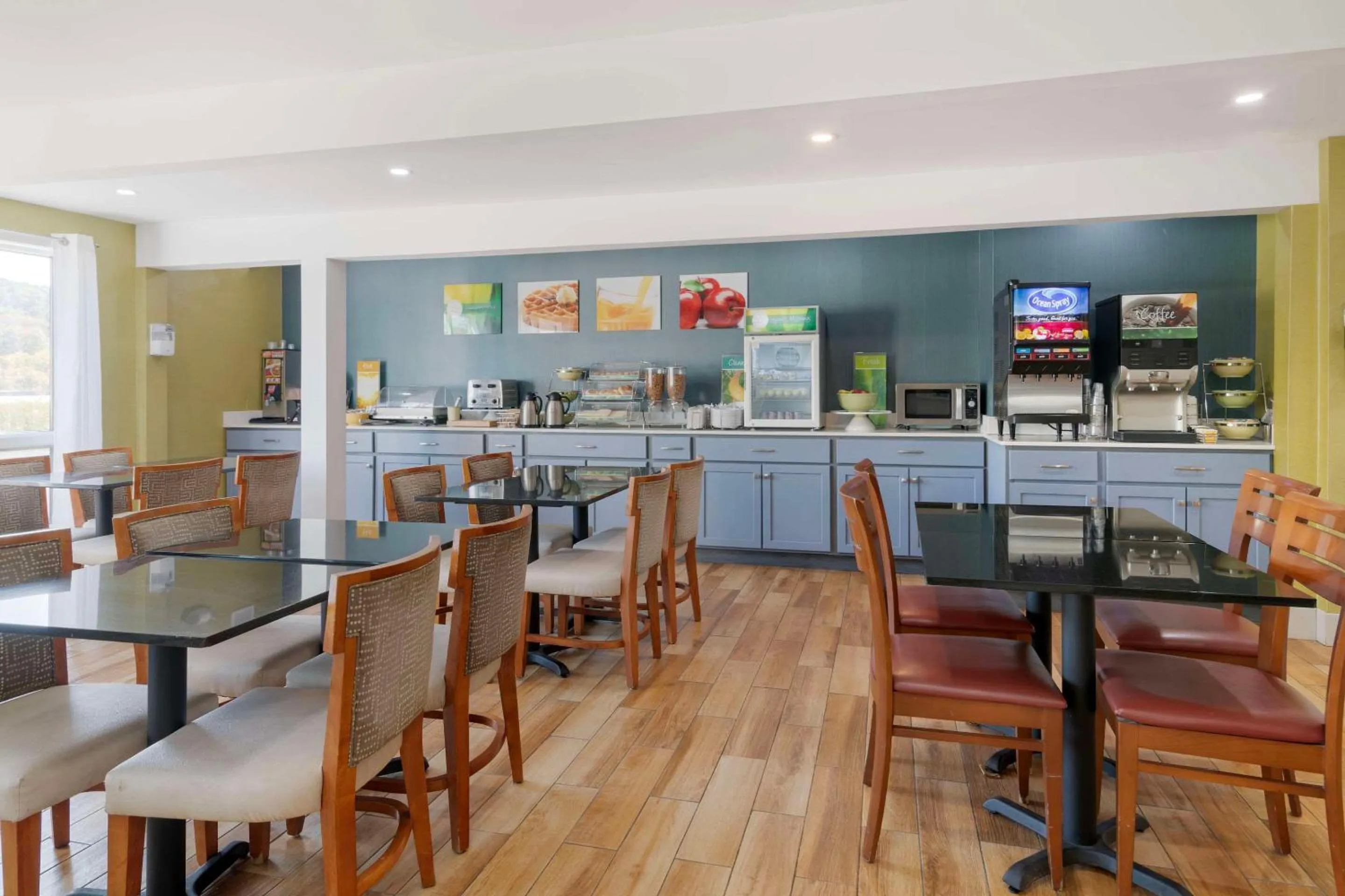 Breakfast in Quality Inn Lebanon - Hanover