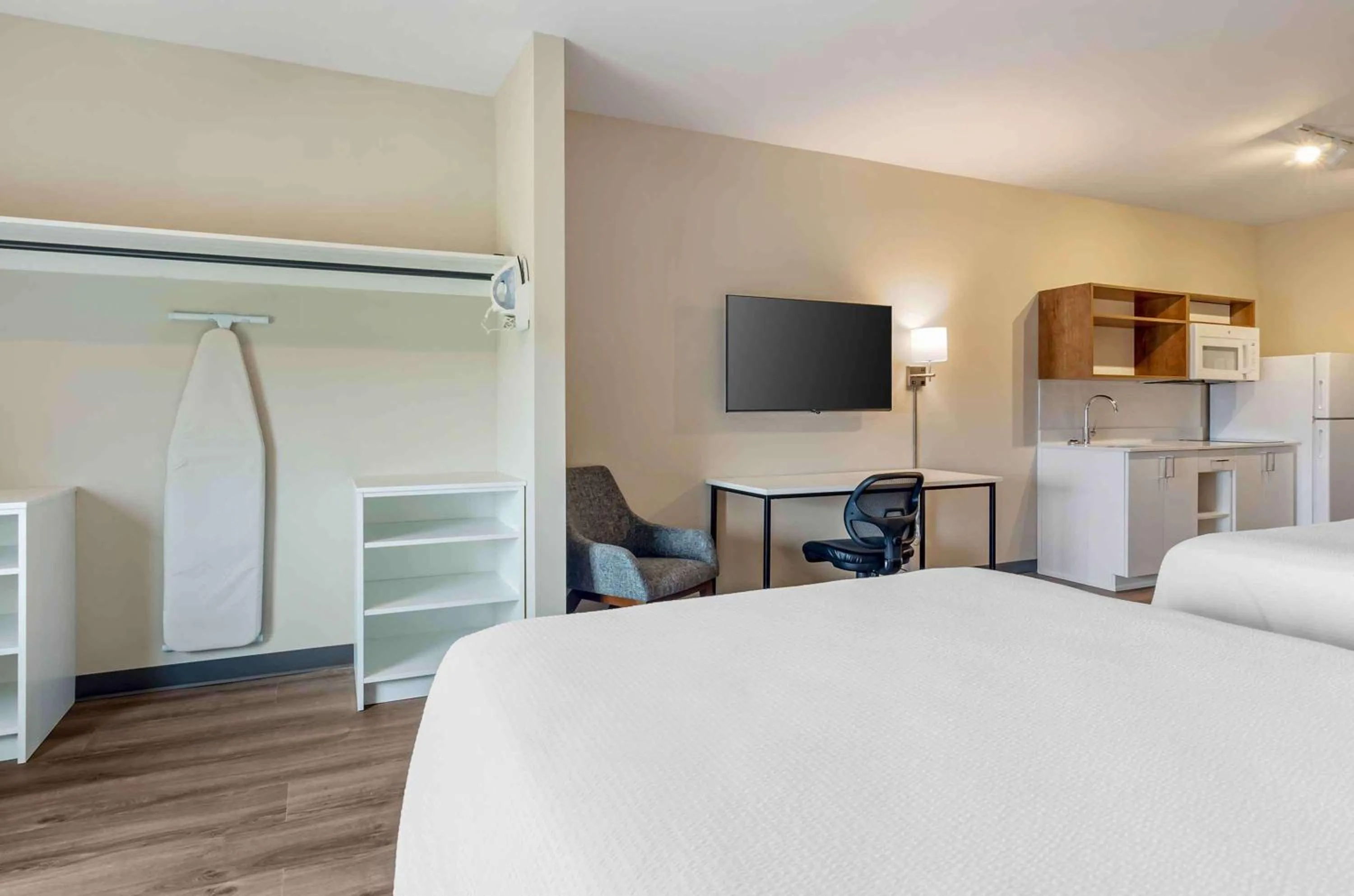 Bedroom, Bed in Extended Stay America Premier Suites - Harrisonburg