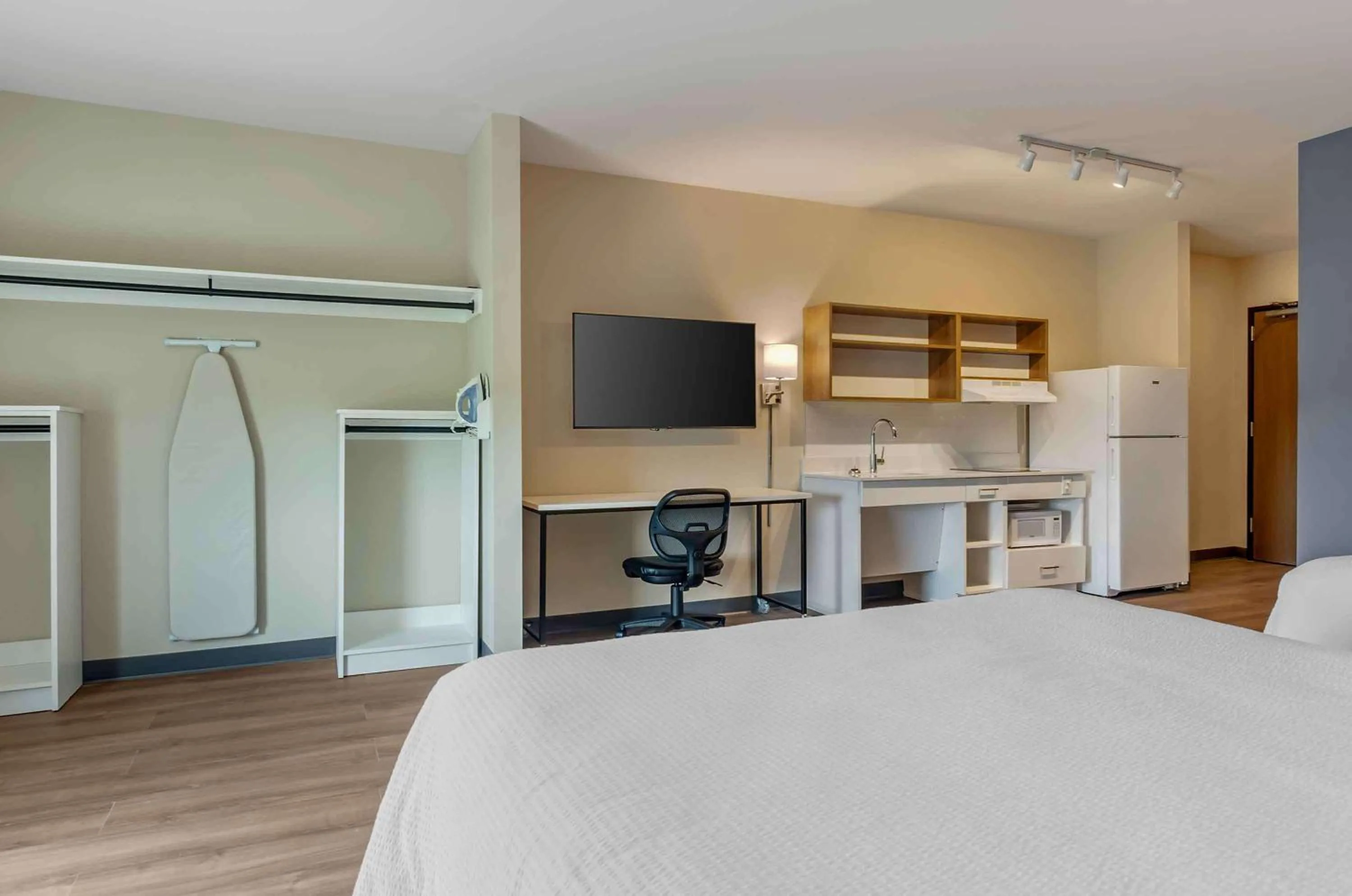 Bedroom, Bed in Extended Stay America Premier Suites - Harrisonburg