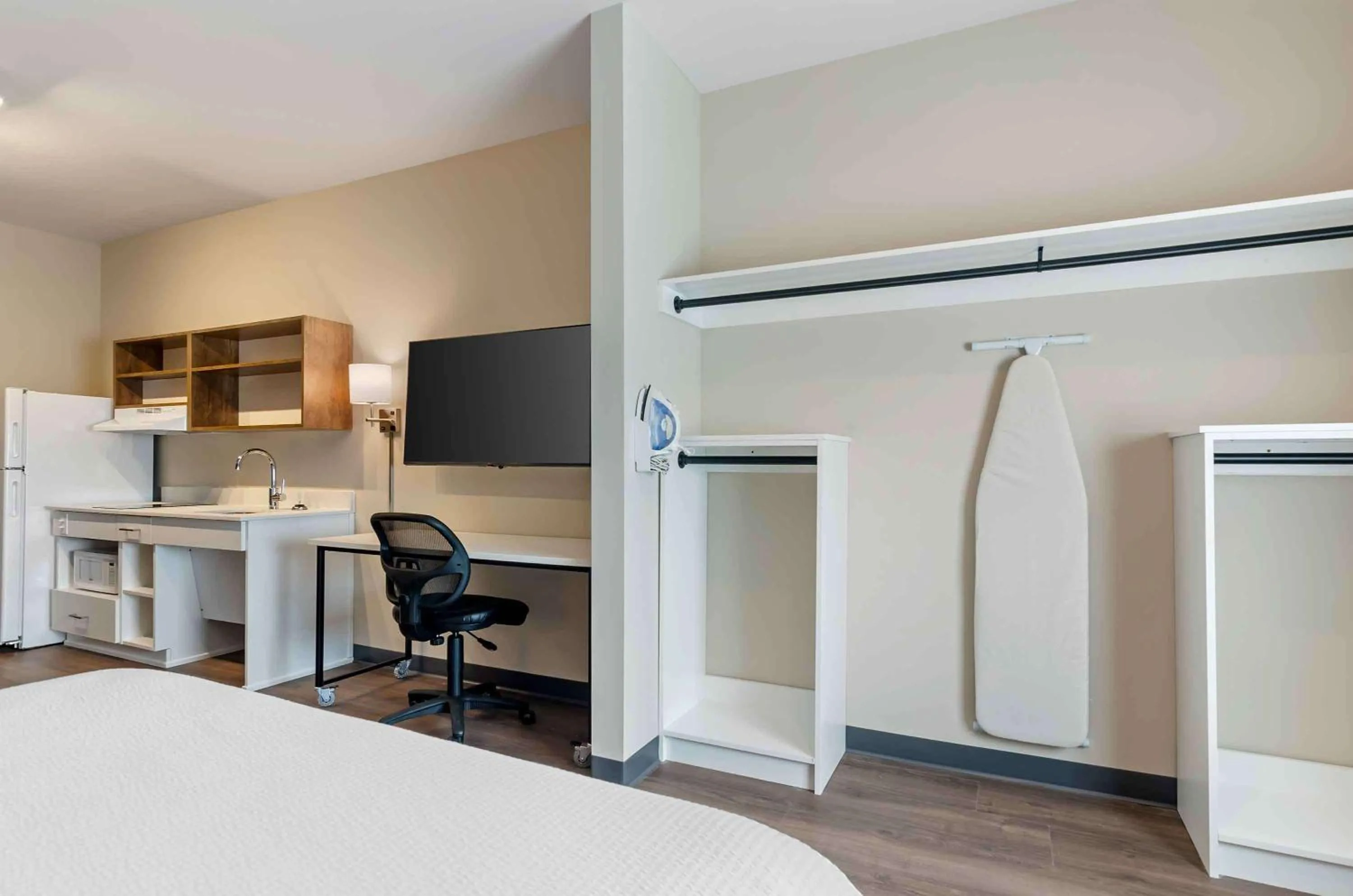 Bedroom, Bed in Extended Stay America Premier Suites - Harrisonburg