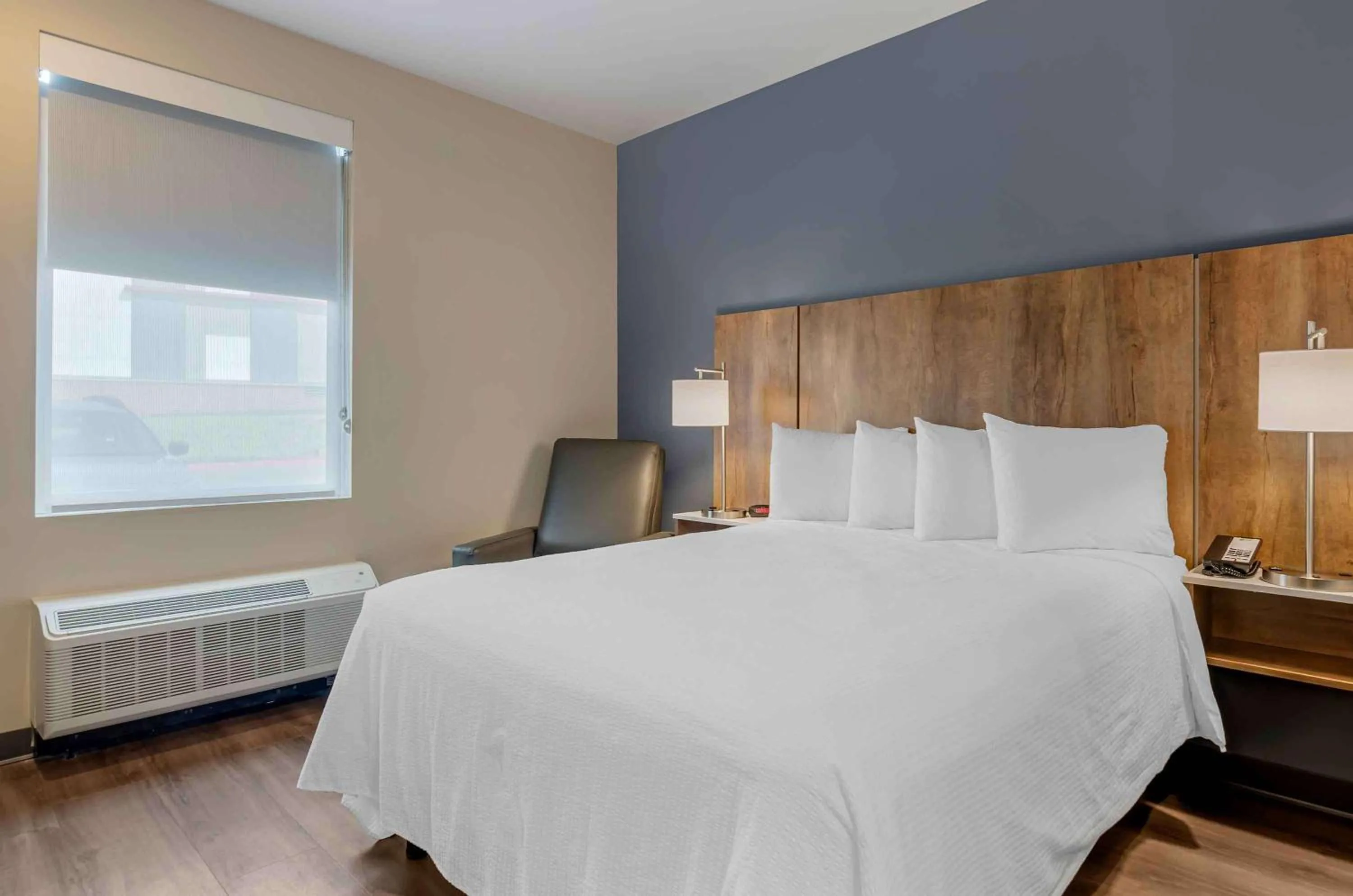 Bedroom, Bed in Extended Stay America Premier Suites - Harrisonburg