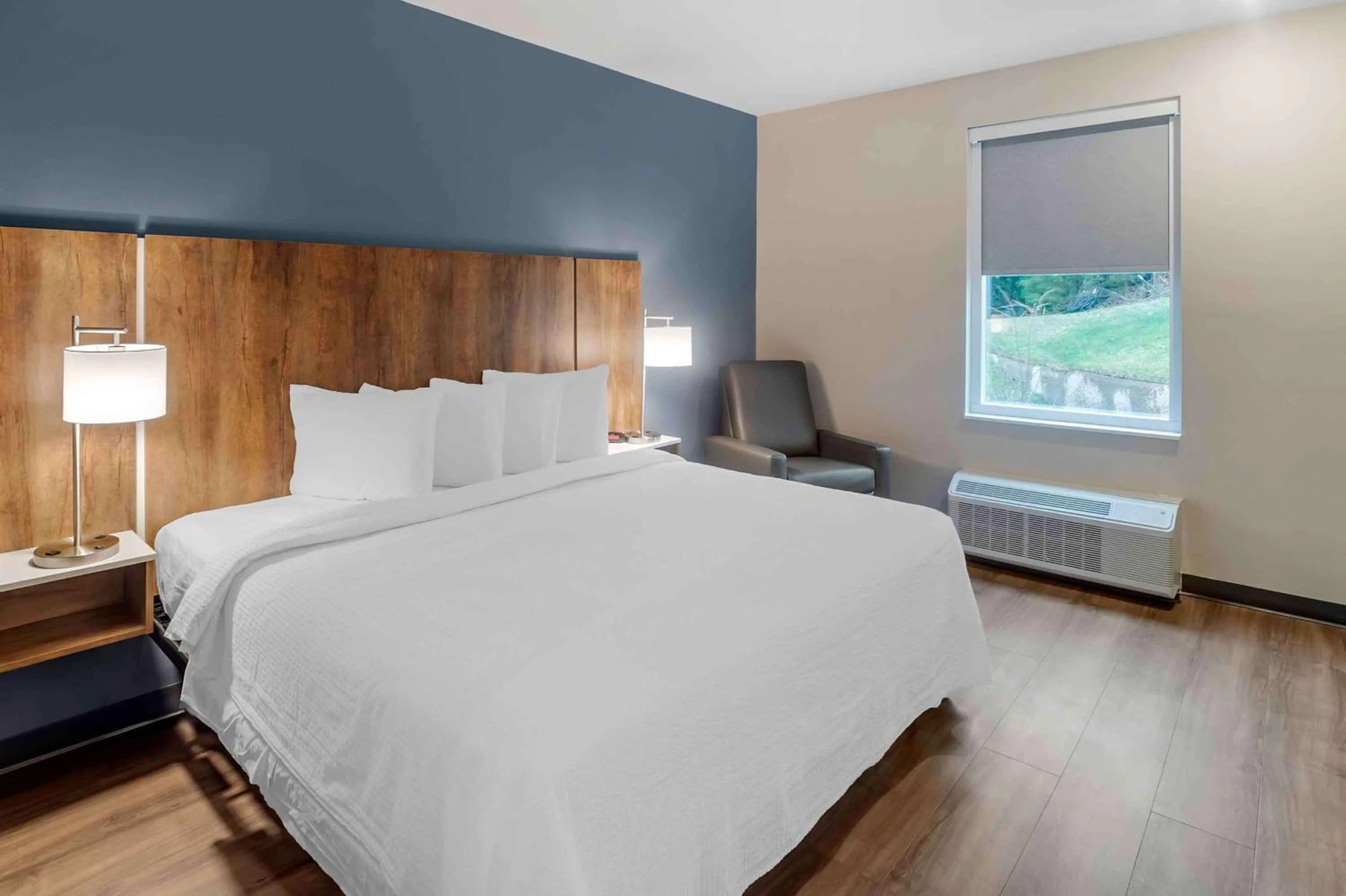 Bedroom, Bed in Extended Stay America Premier Suites - Asheville