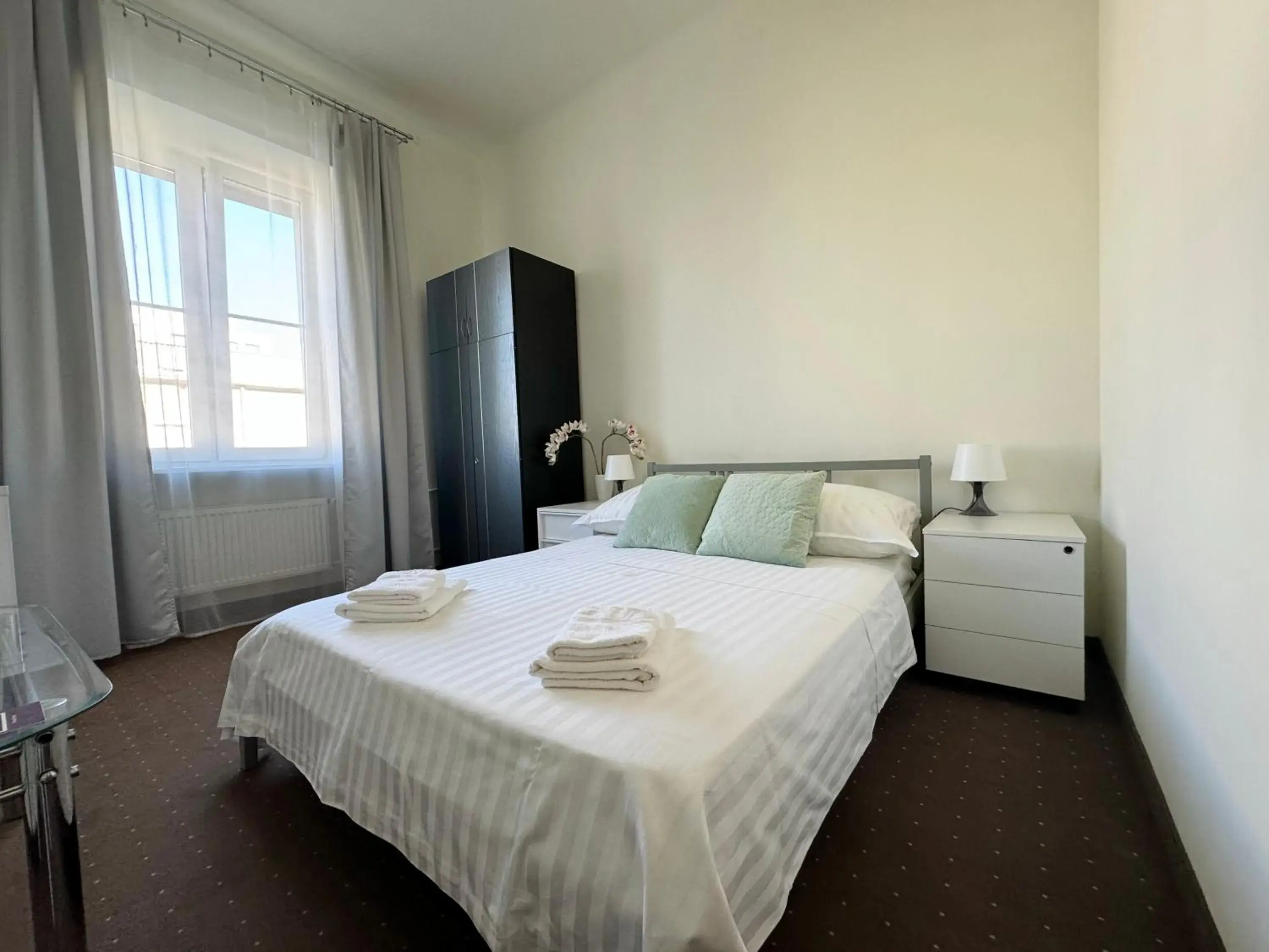 Double Room with Shared Bathroom - single occupancy in Hotel Mazowiecki WOW Double Room with Shared Bathroom - single occupancy in Hotel Mazowiecki WOW