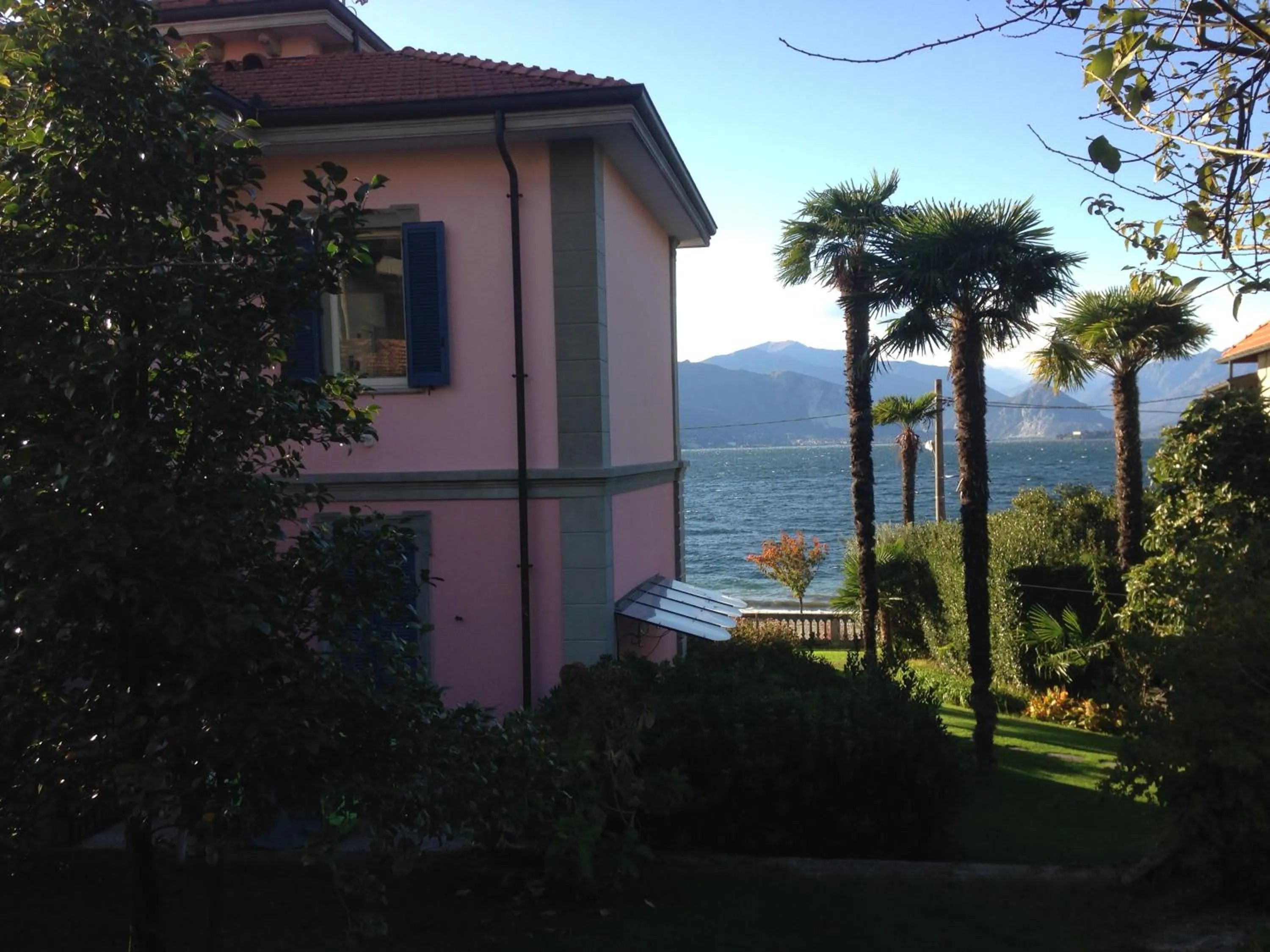 Villa Maria, Lakefront Art Villa on Lake Maggiore