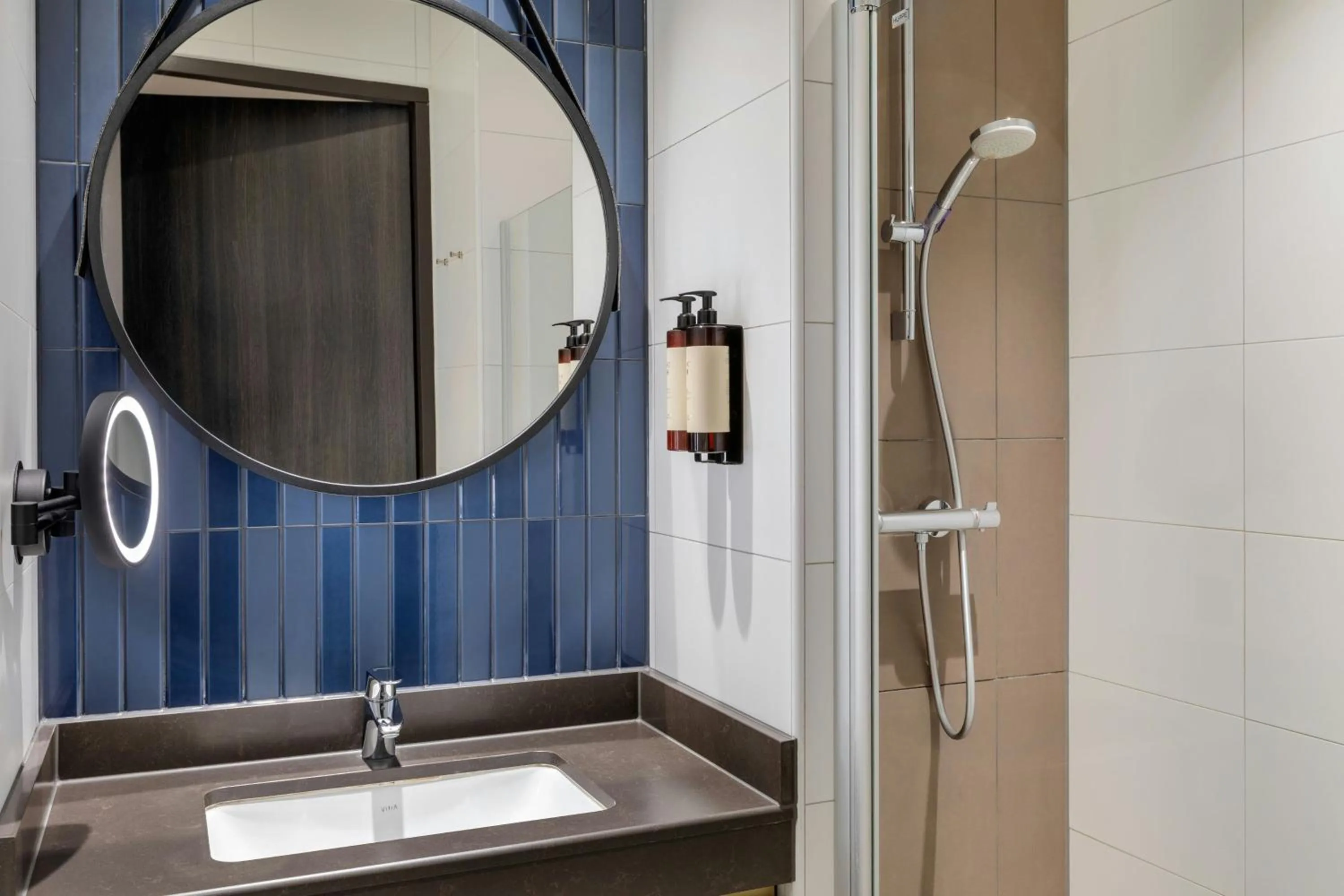 Bathroom in Corendon Amsterdam New-West, a Tribute Portfolio Hotel