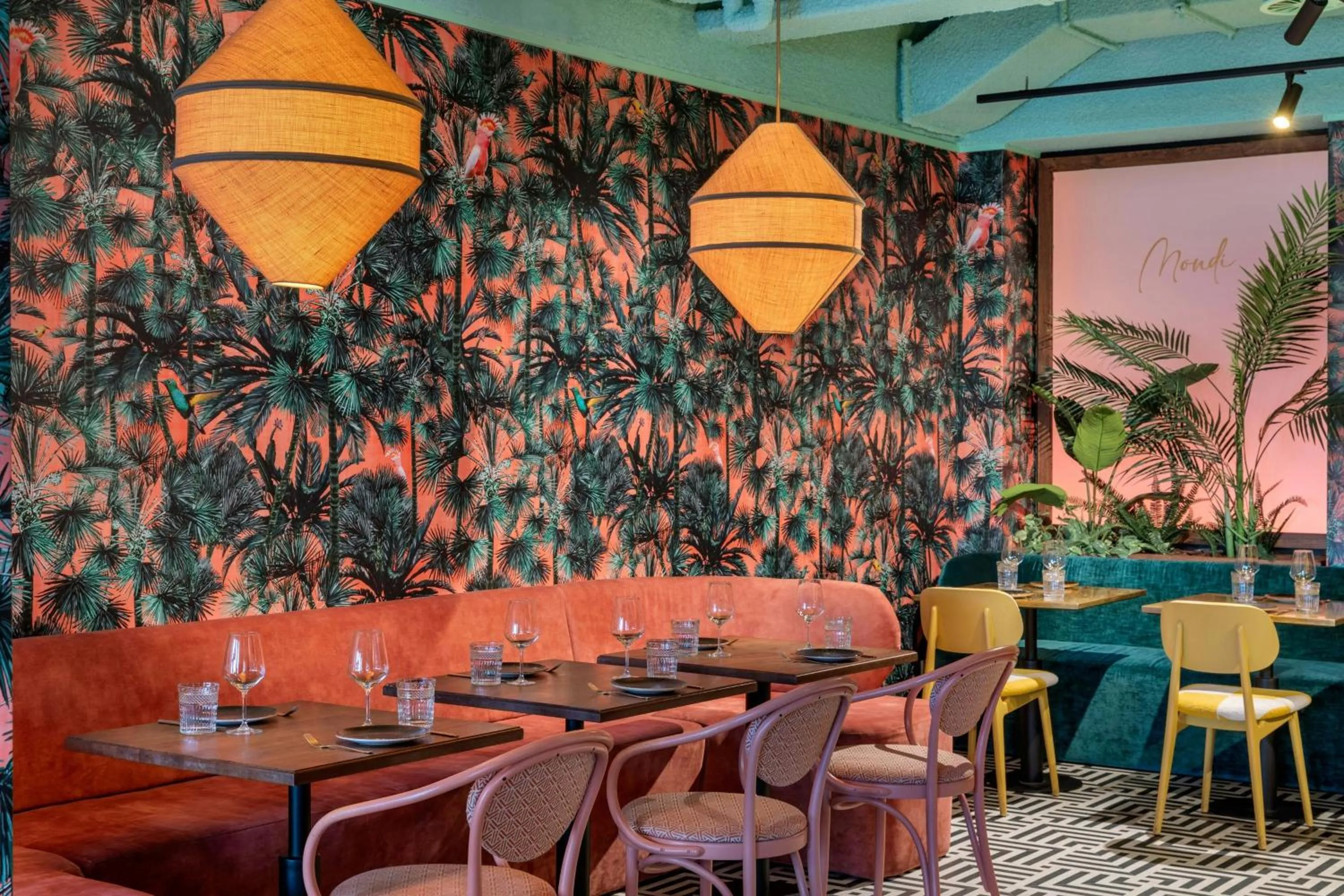 Restaurant/places to eat in Corendon Amsterdam New-West, a Tribute Portfolio Hotel