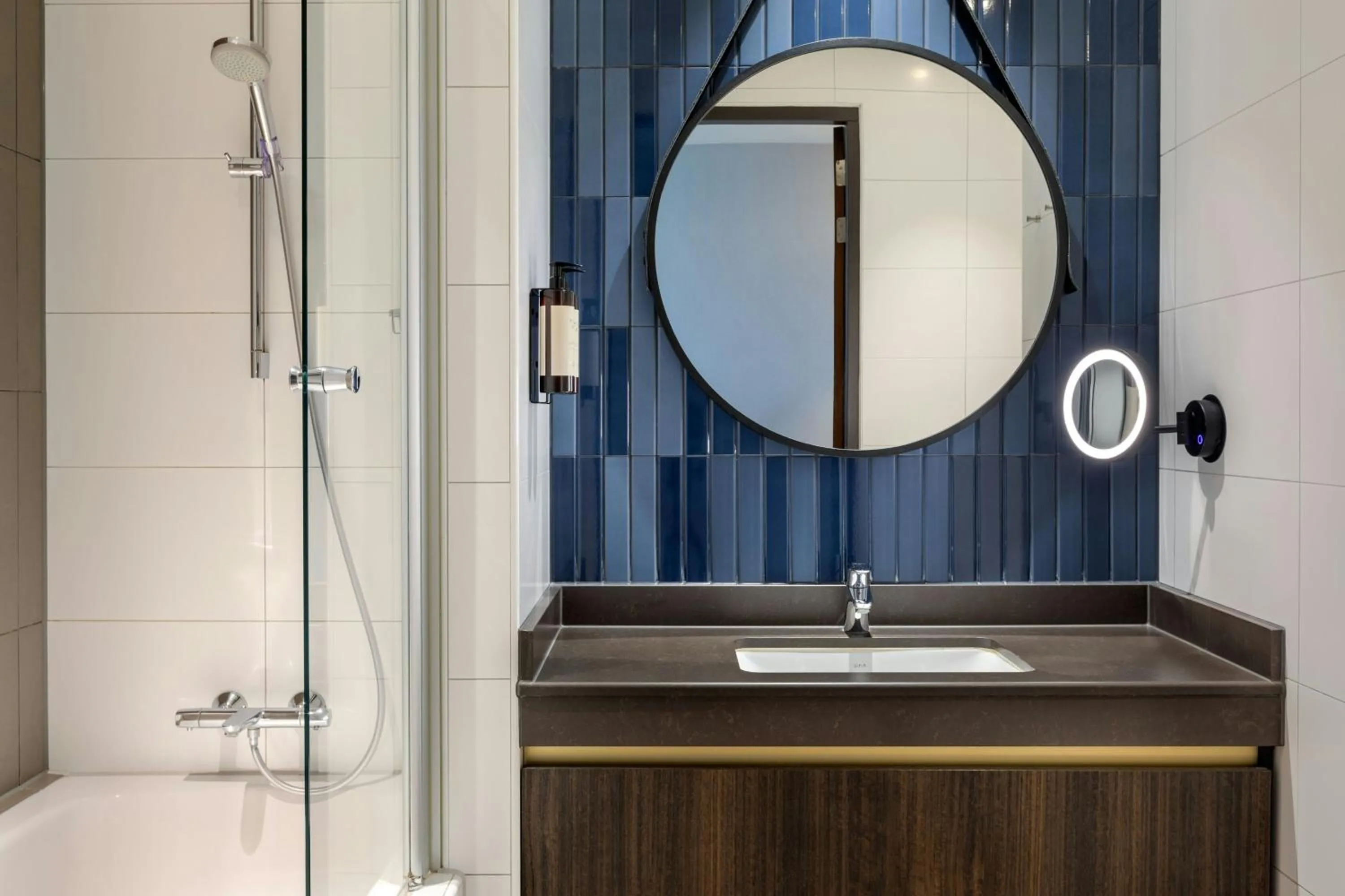 Bathroom in Corendon Amsterdam New-West, a Tribute Portfolio Hotel