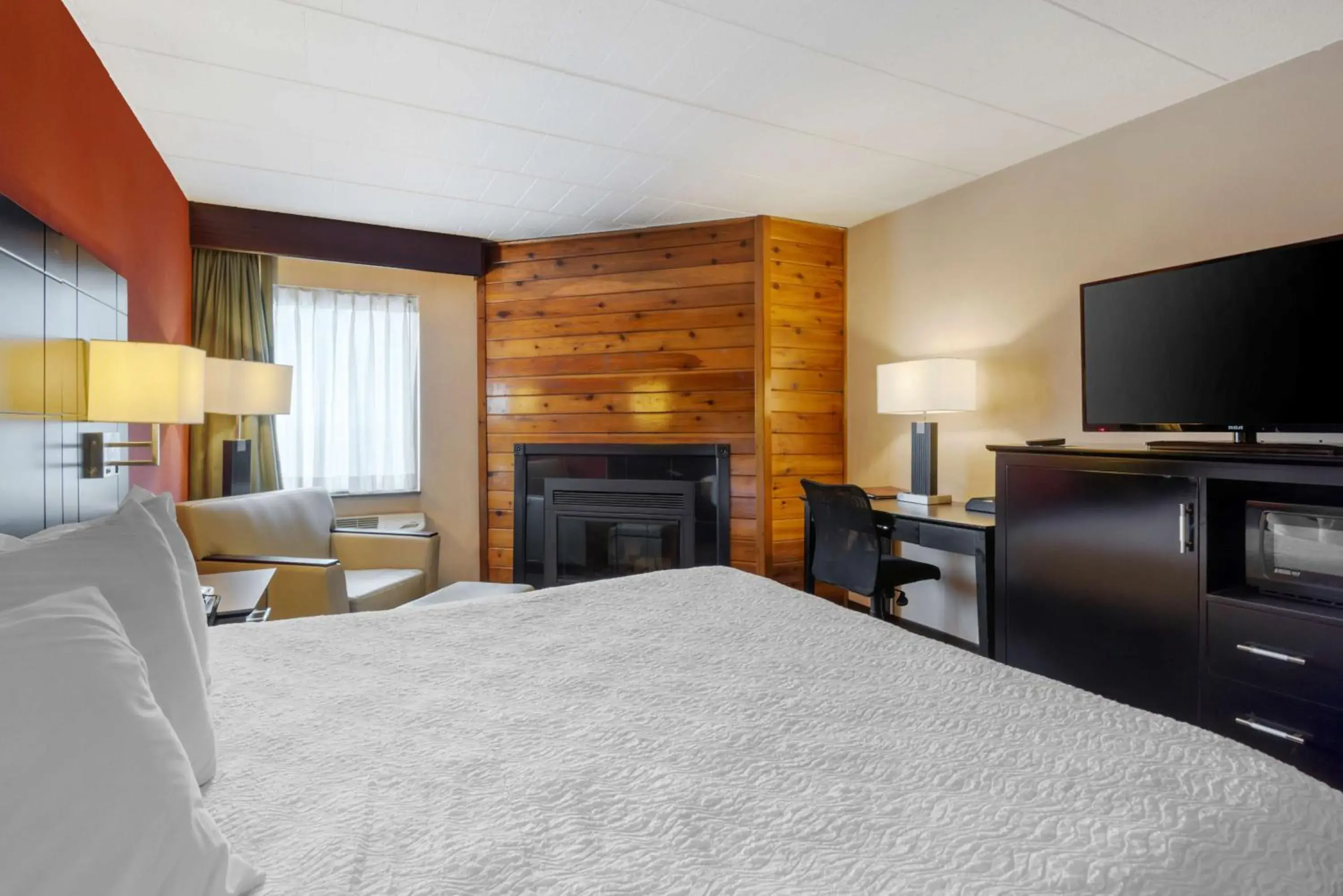 King Room with Fireplace and Spa Bath - Non Smoking in BEST WESTERN PLUS Poconos King Room with Fireplace and Spa Bath - Non Smoking in BEST WESTERN PLUS Poconos