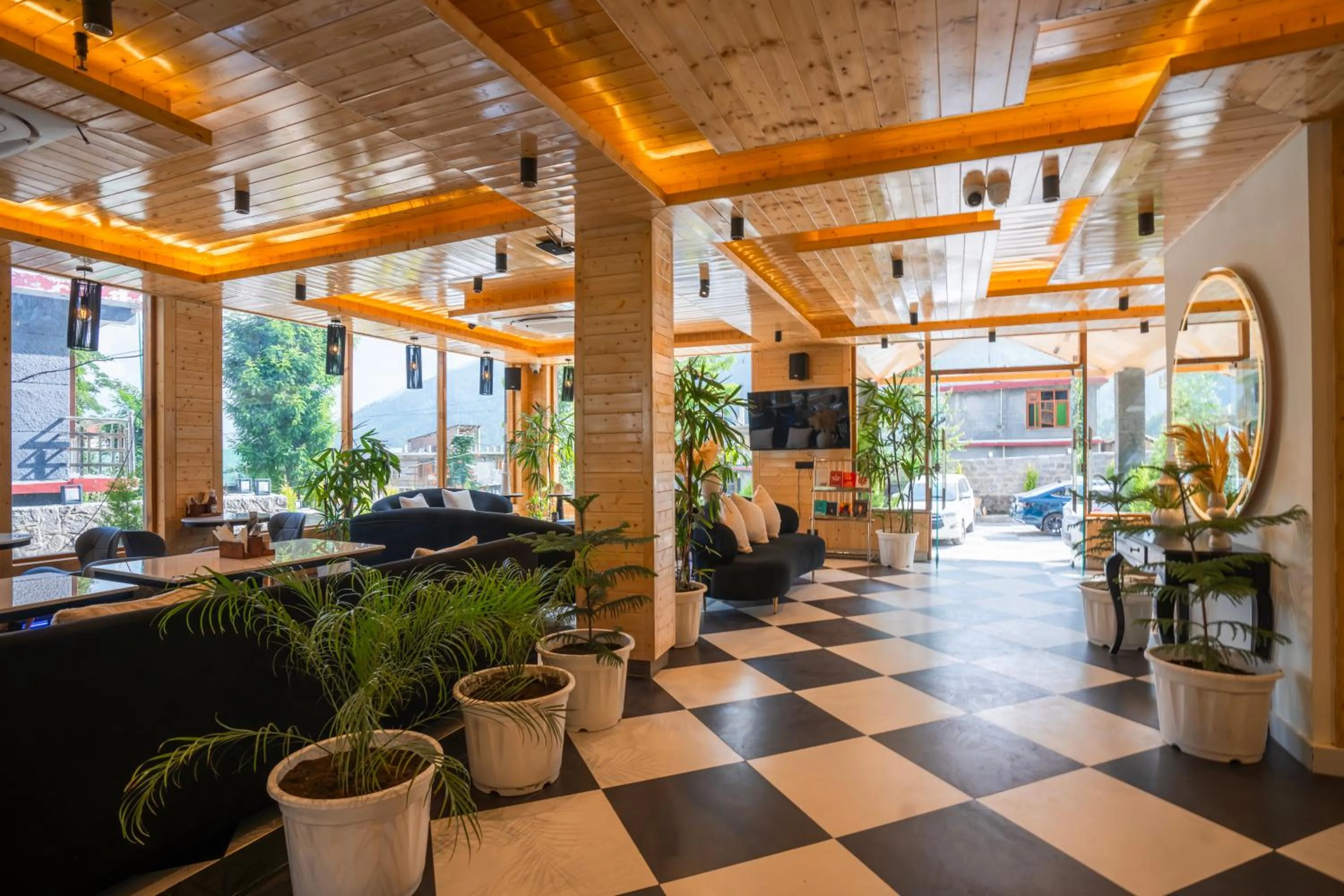 Restaurant/places to eat in Olgah Manali