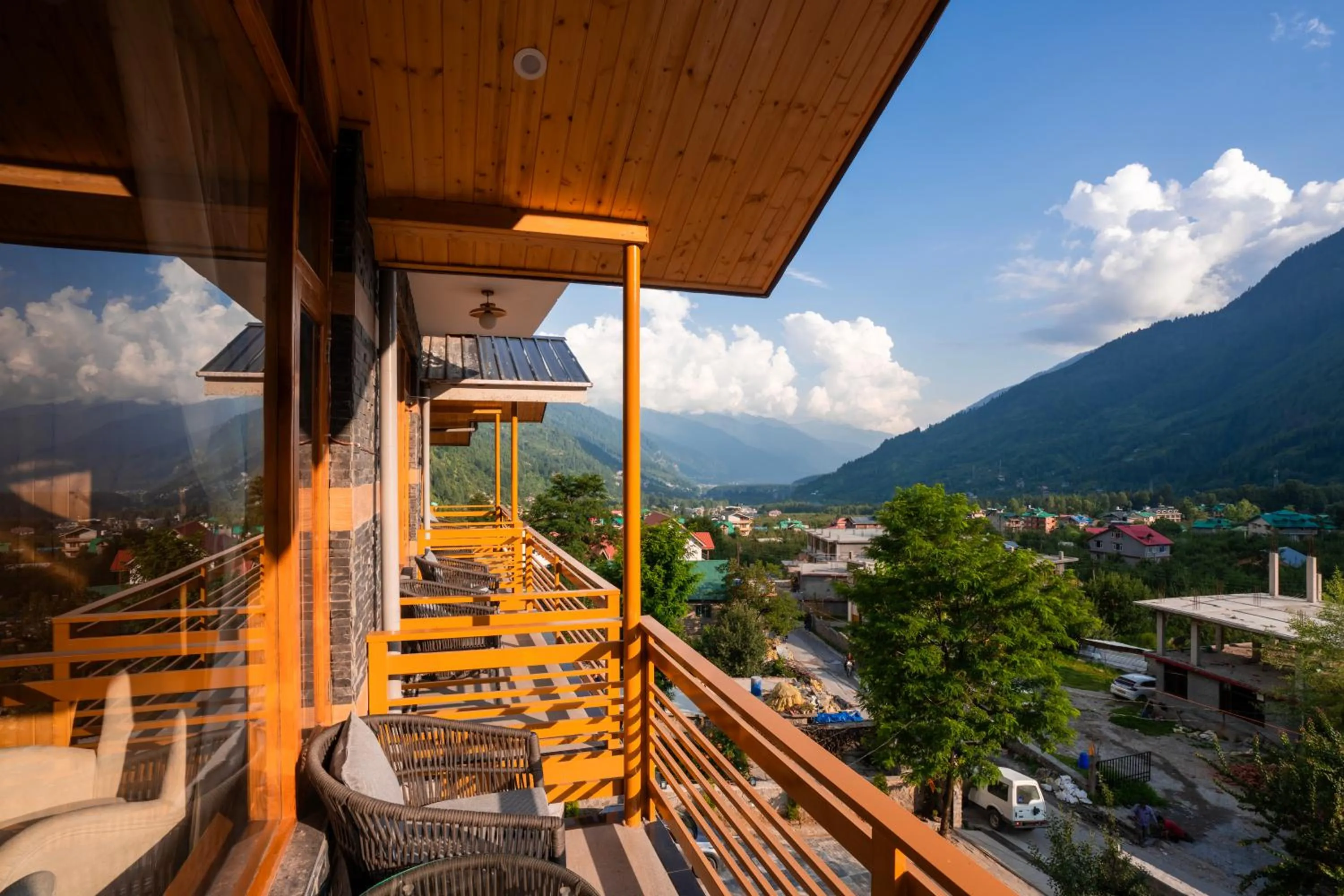 Balcony/Terrace in Olgah Manali