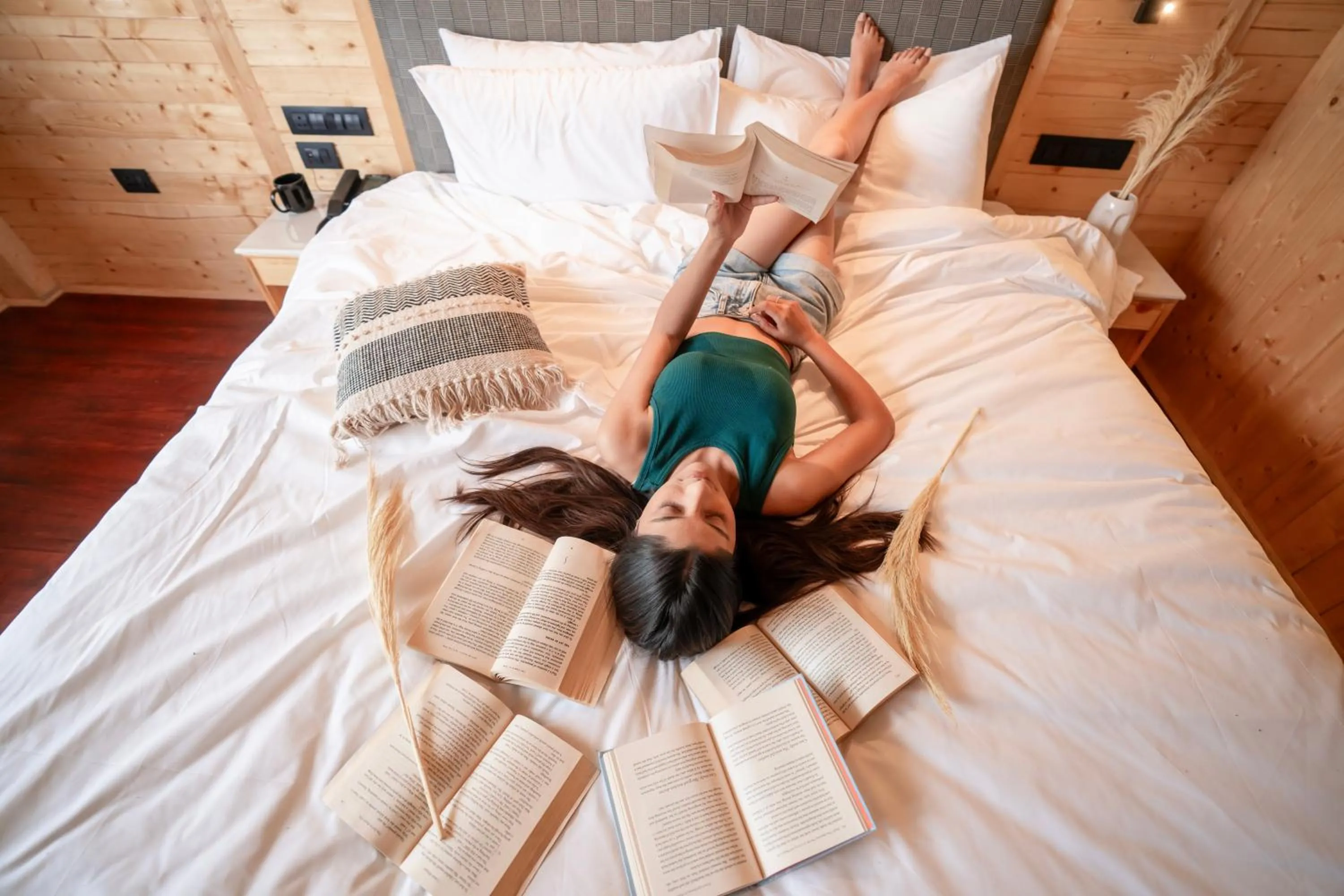 People, Bed in Olgah Manali