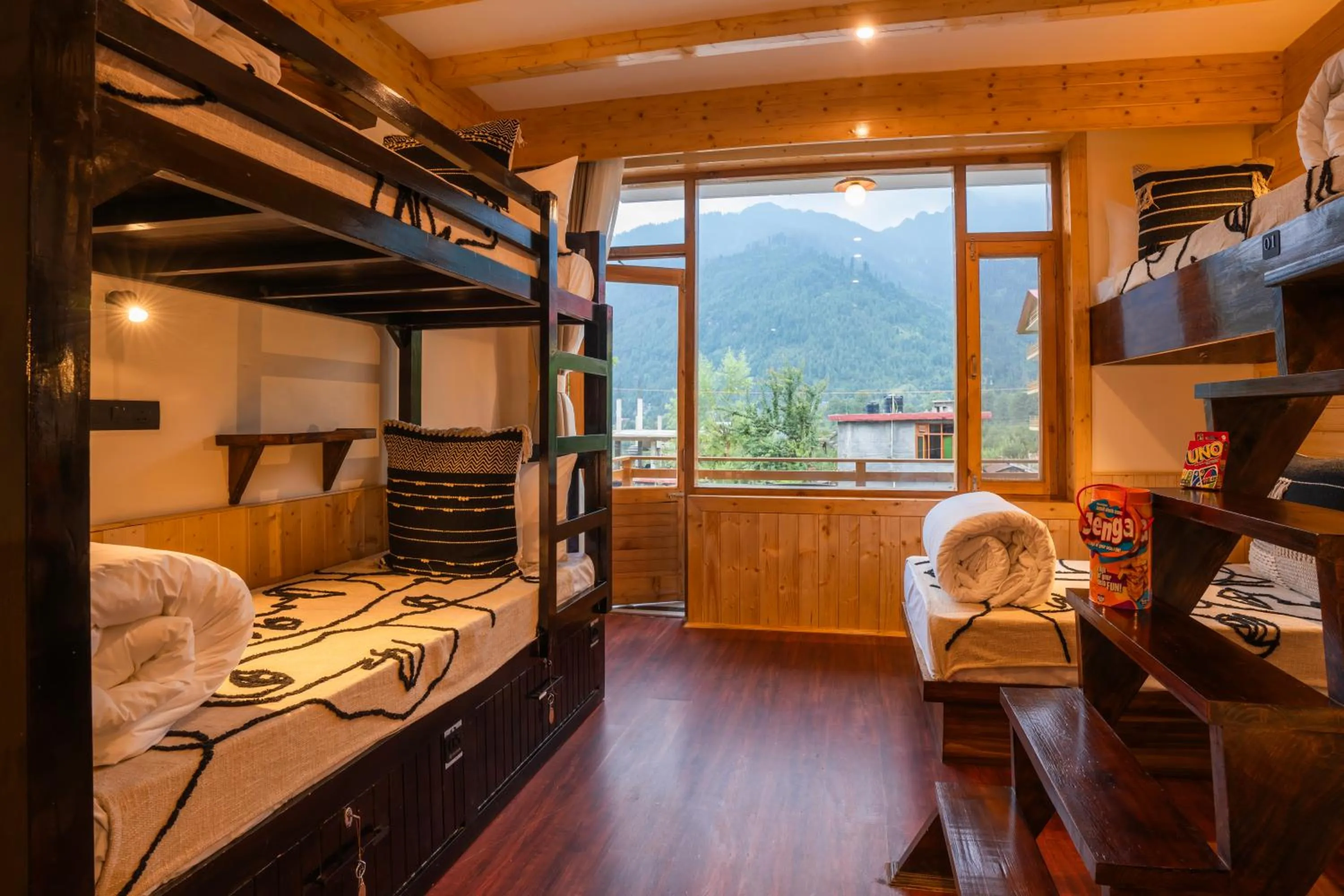 Mountain view, Bed in Olgah Manali