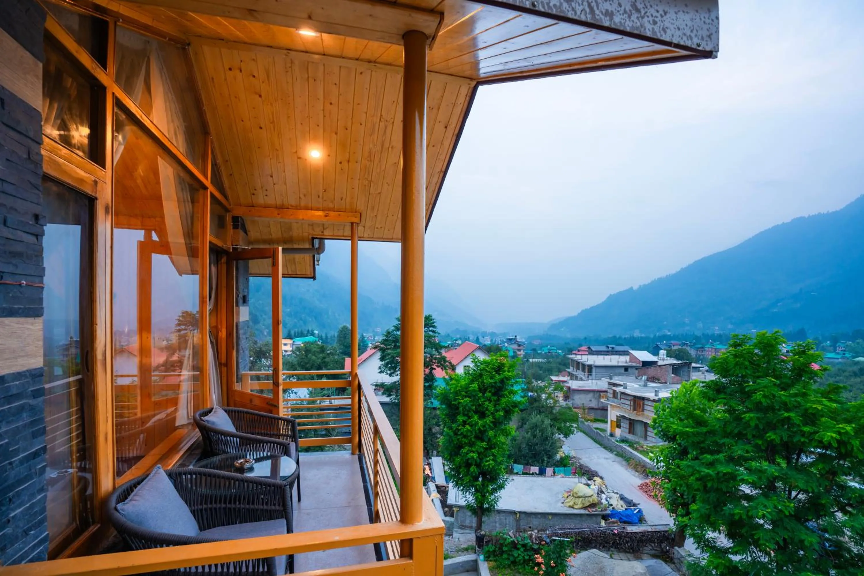 Balcony/Terrace in Olgah Manali