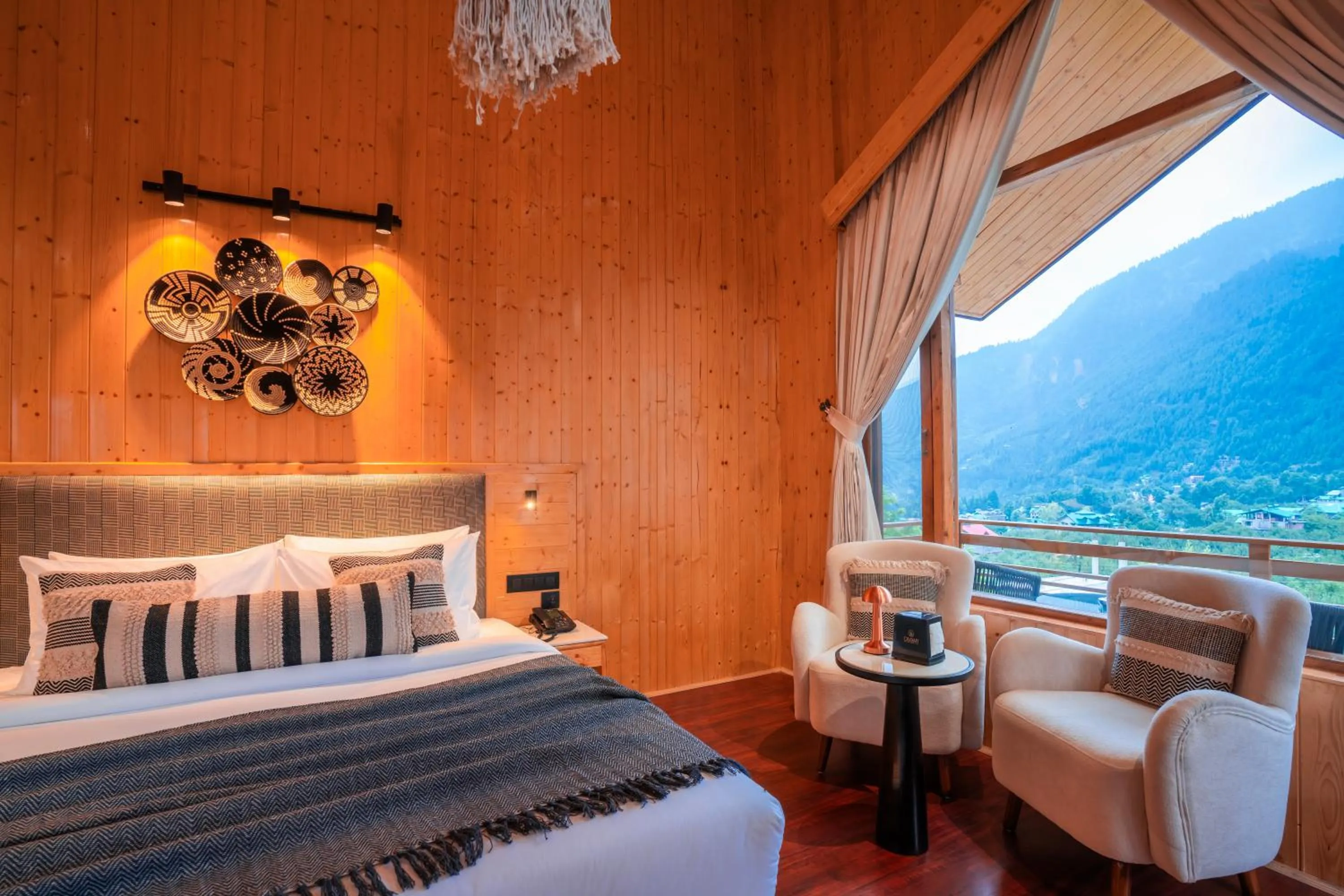 Mountain view, Bed in Olgah Manali