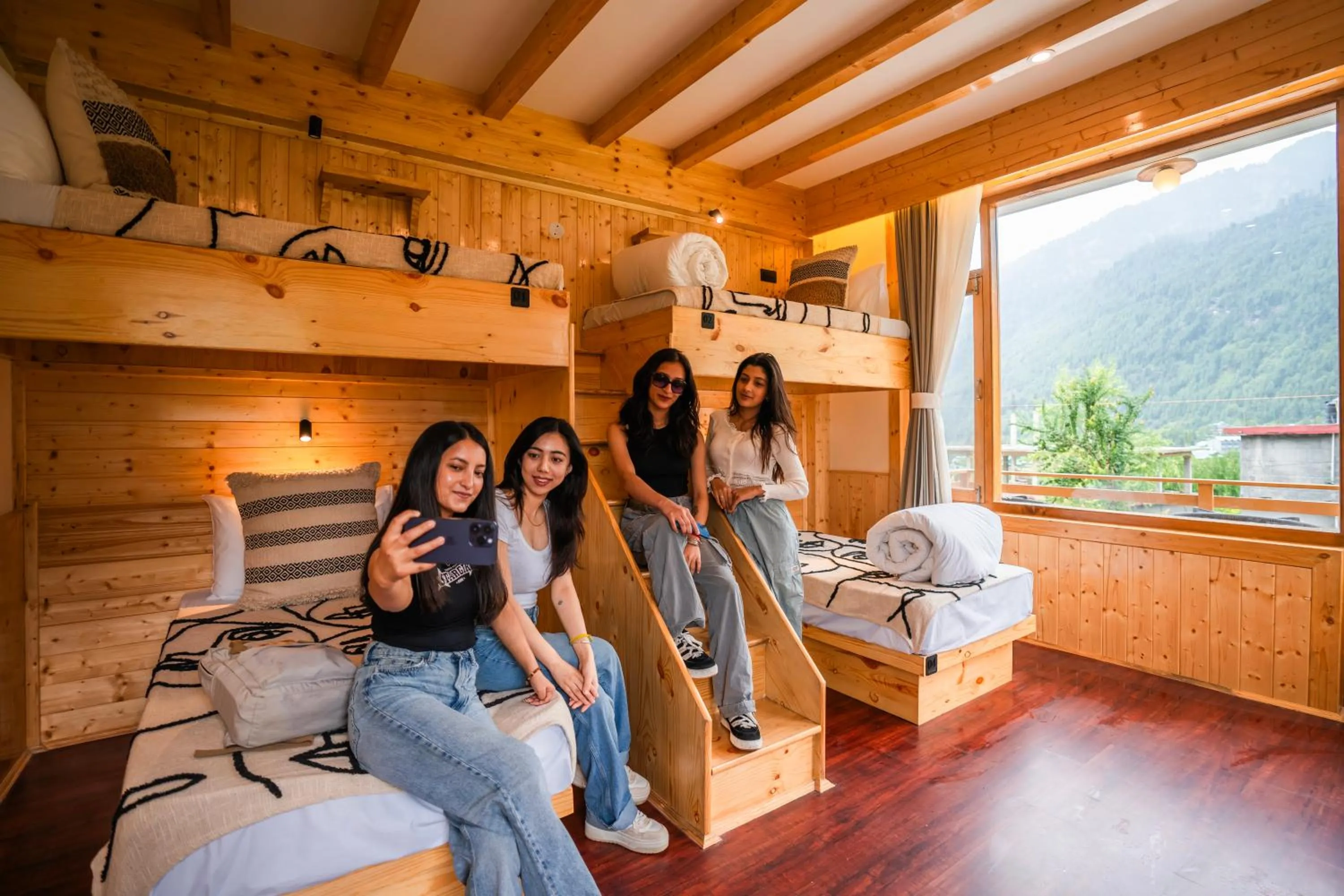 People in Olgah Manali