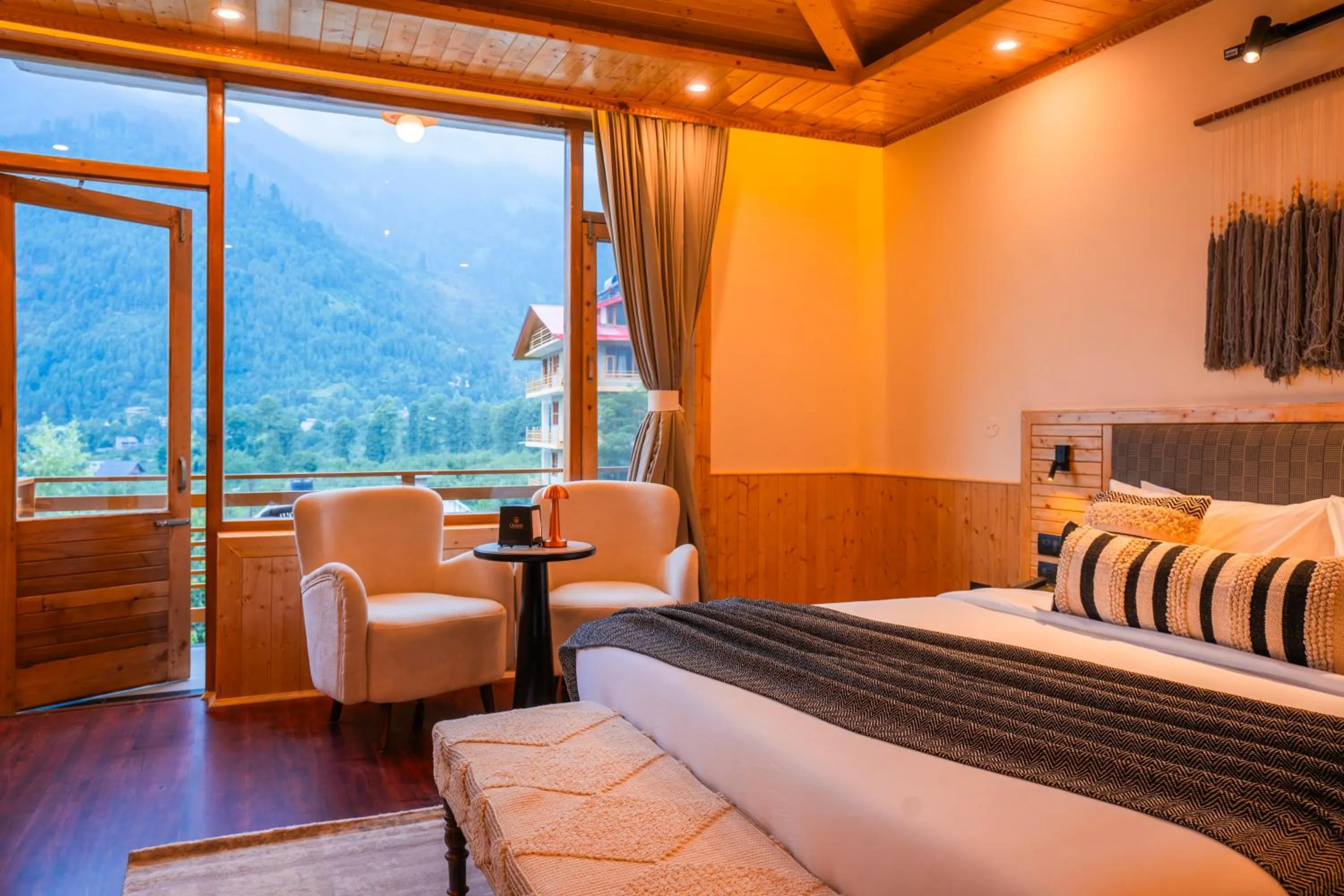 Mountain view, Bed in Olgah Manali