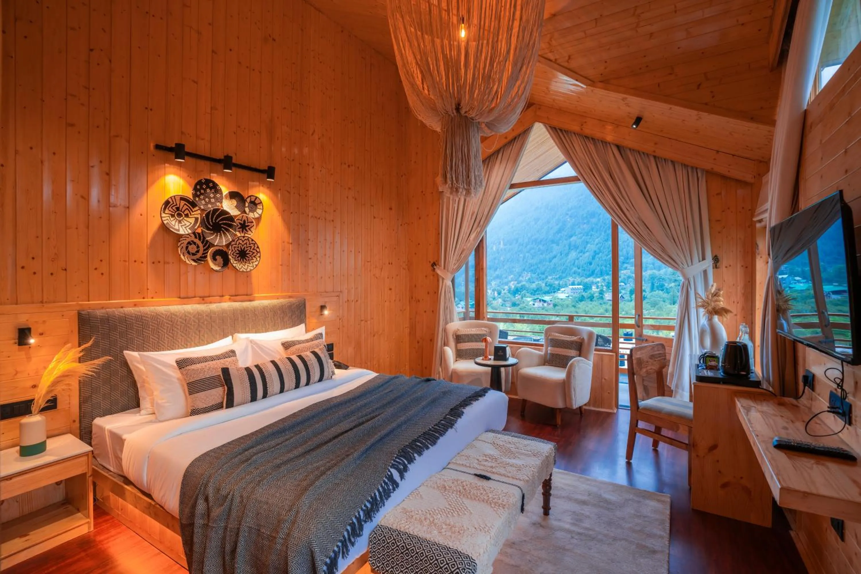 Mountain view, Bed in Olgah Manali