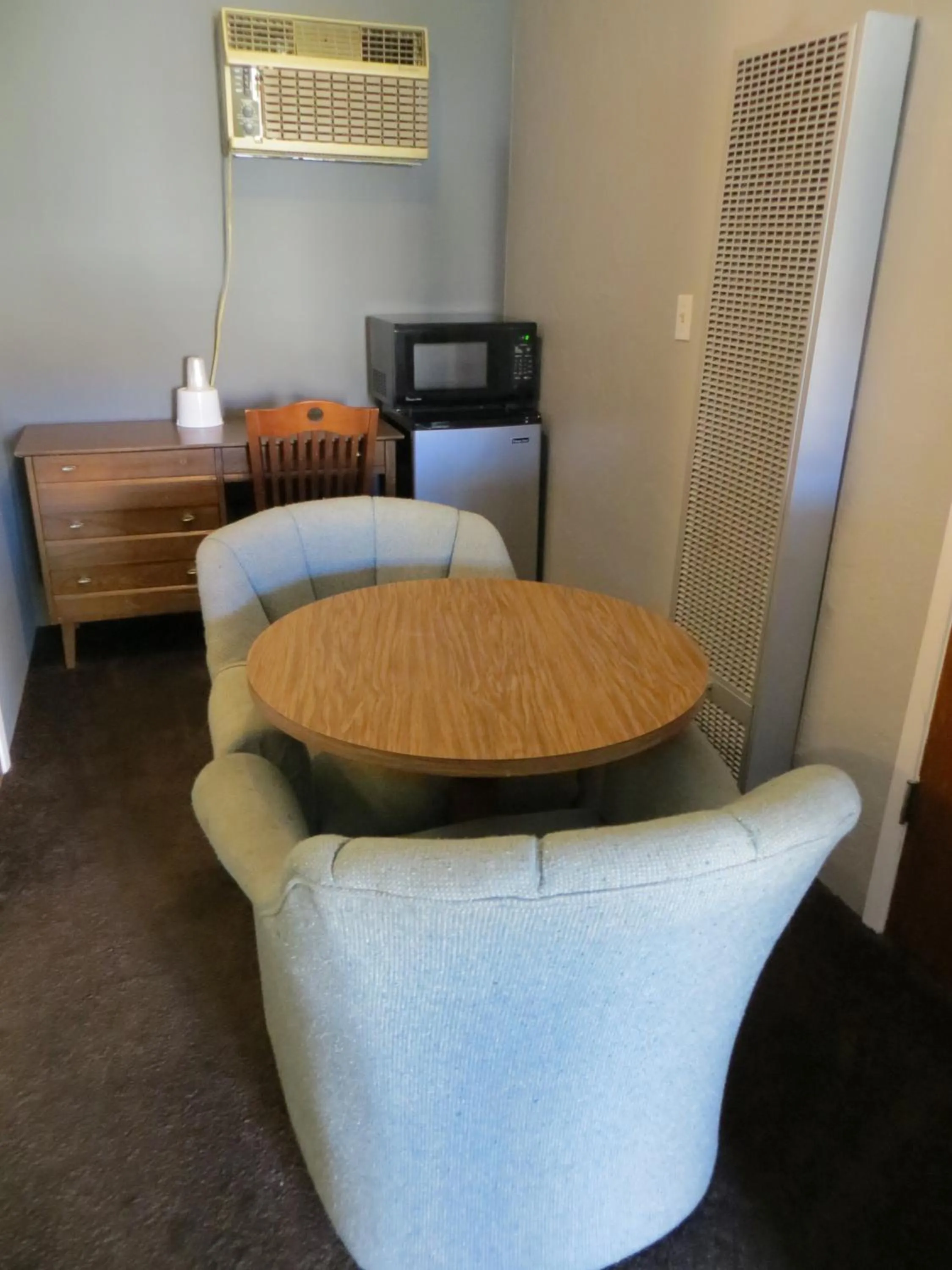 Living room in Capri Motel