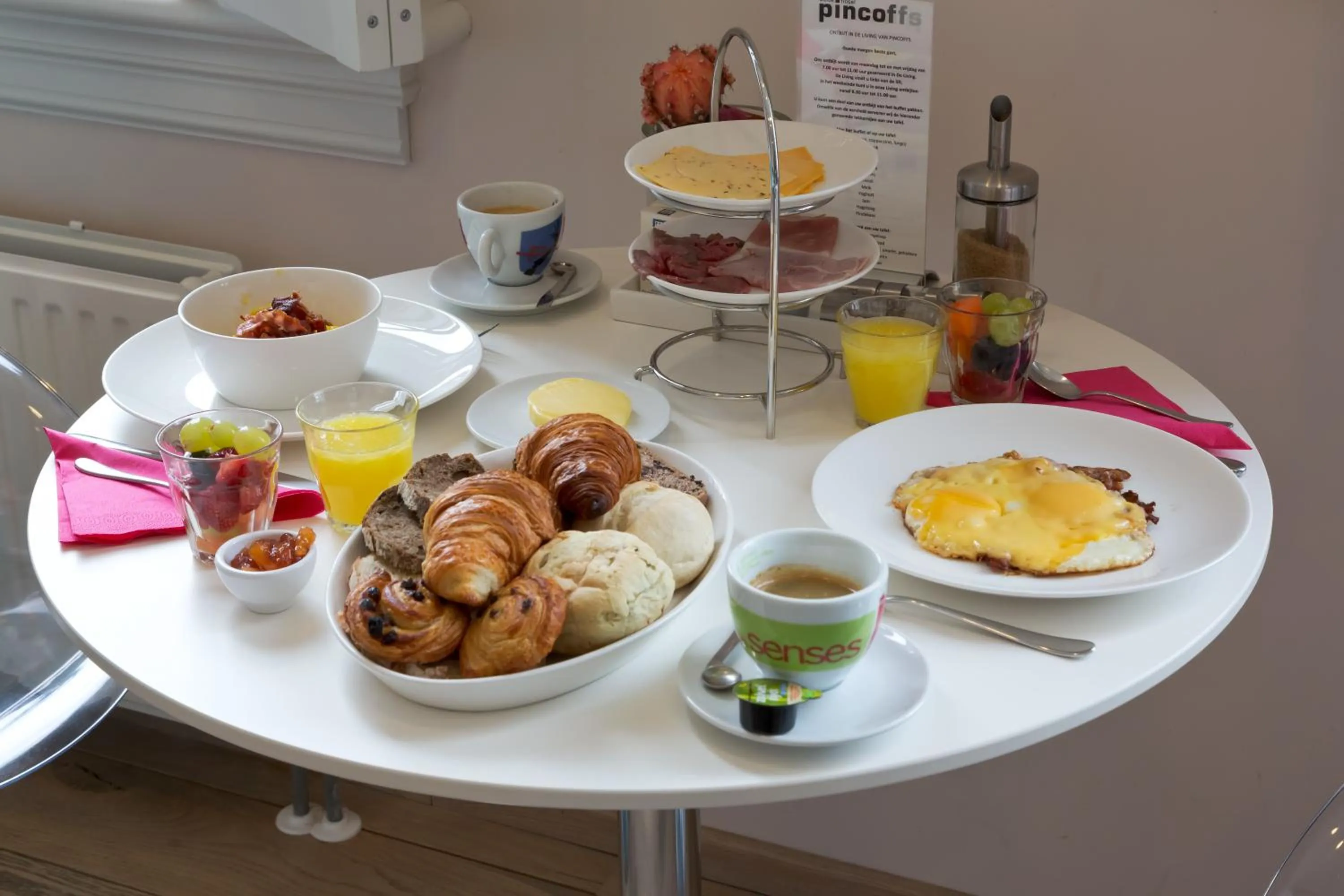 Restaurant/places to eat in Suitehotel Pincoffs