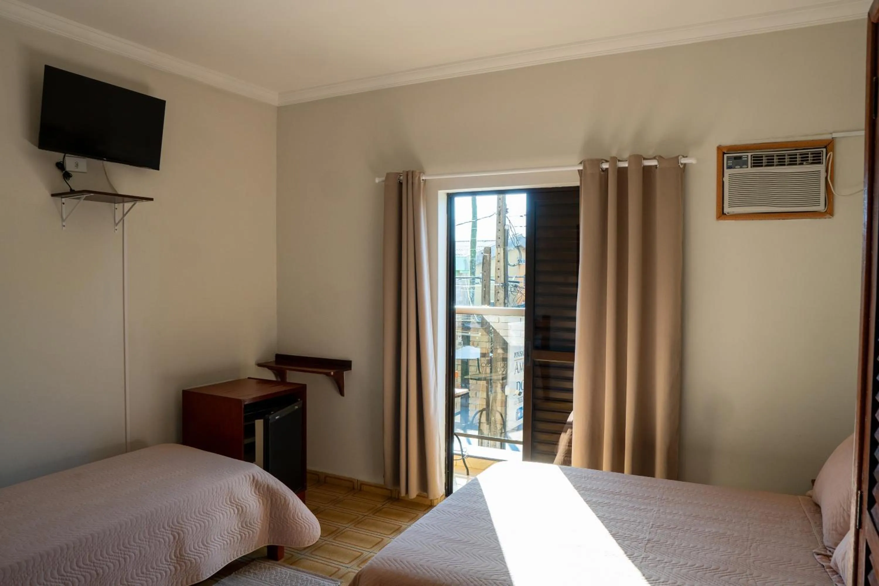 TV and multimedia in Pousada Amanhecer do Itaguá