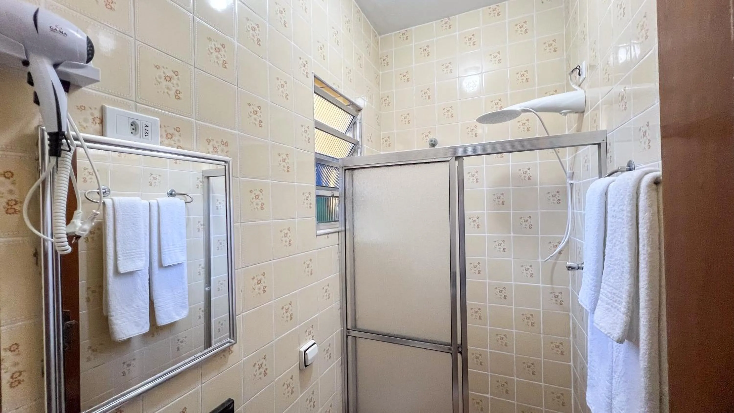 Shower in Pousada Amanhecer do Itaguá