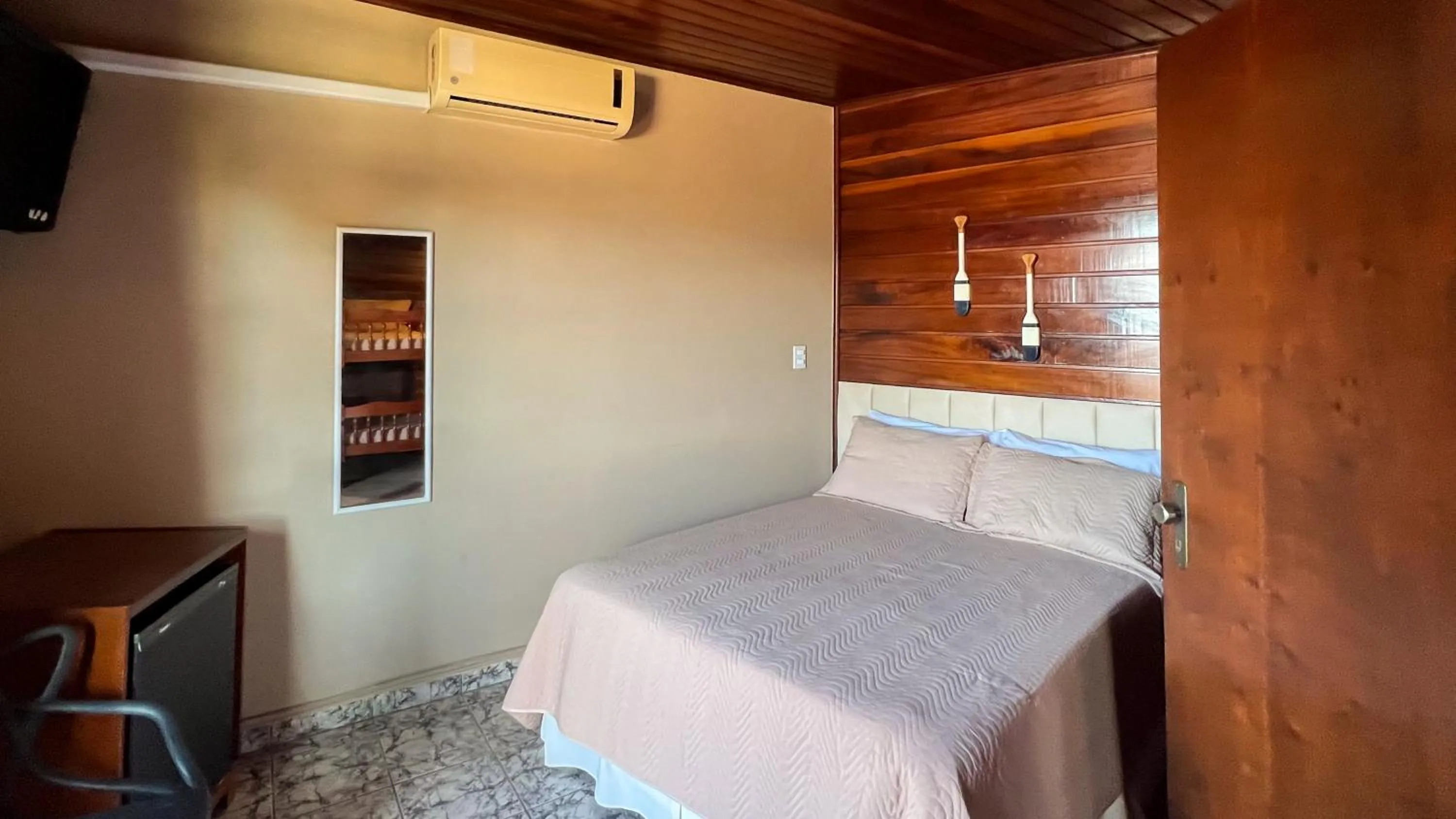 TV and multimedia in Pousada Amanhecer do Itaguá