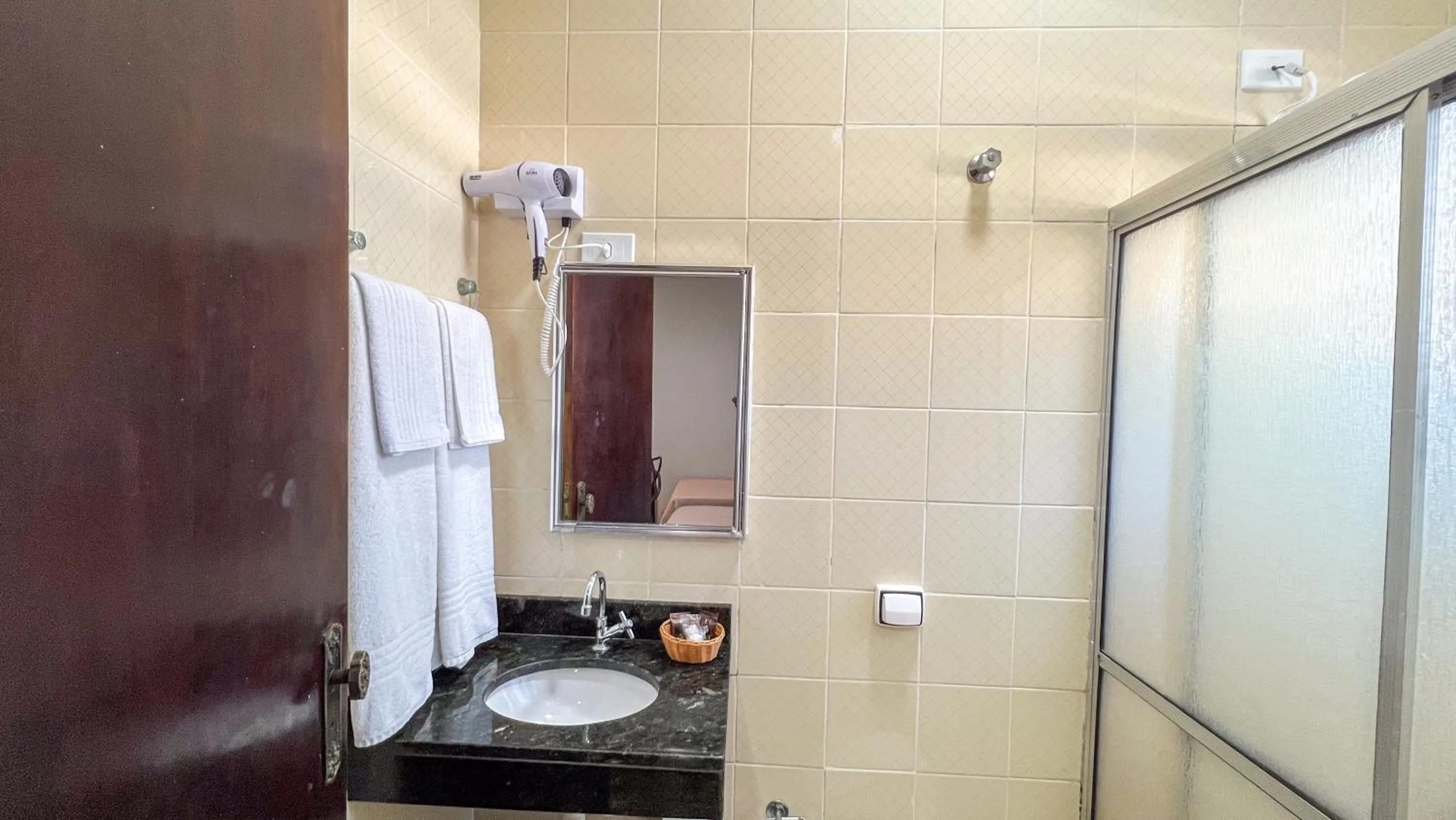 Bathroom in Pousada Amanhecer do Itaguá