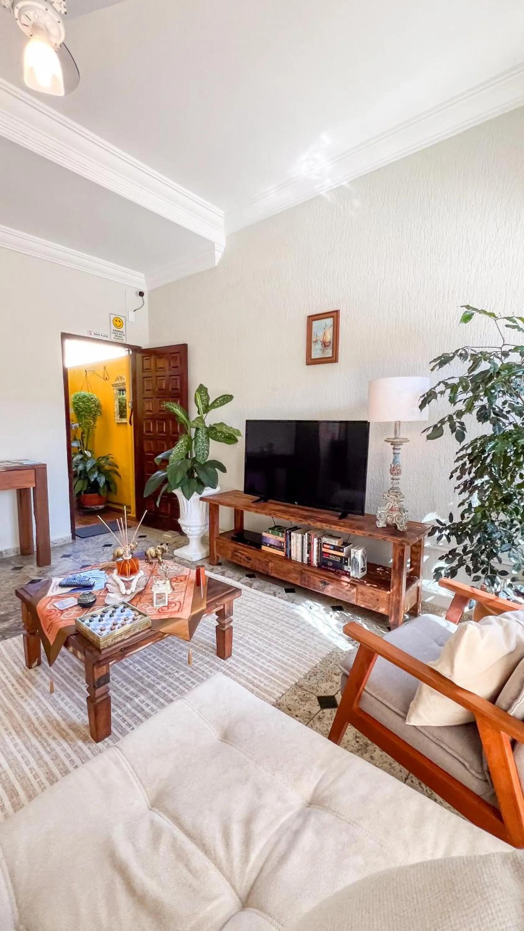 Communal lounge/ TV room in Pousada Amanhecer do Itaguá