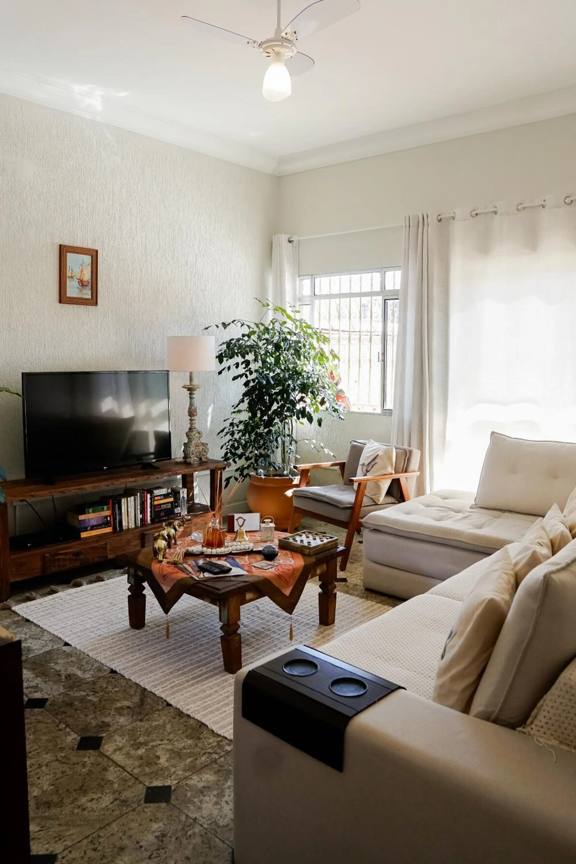 Communal lounge/ TV room in Pousada Amanhecer do Itaguá