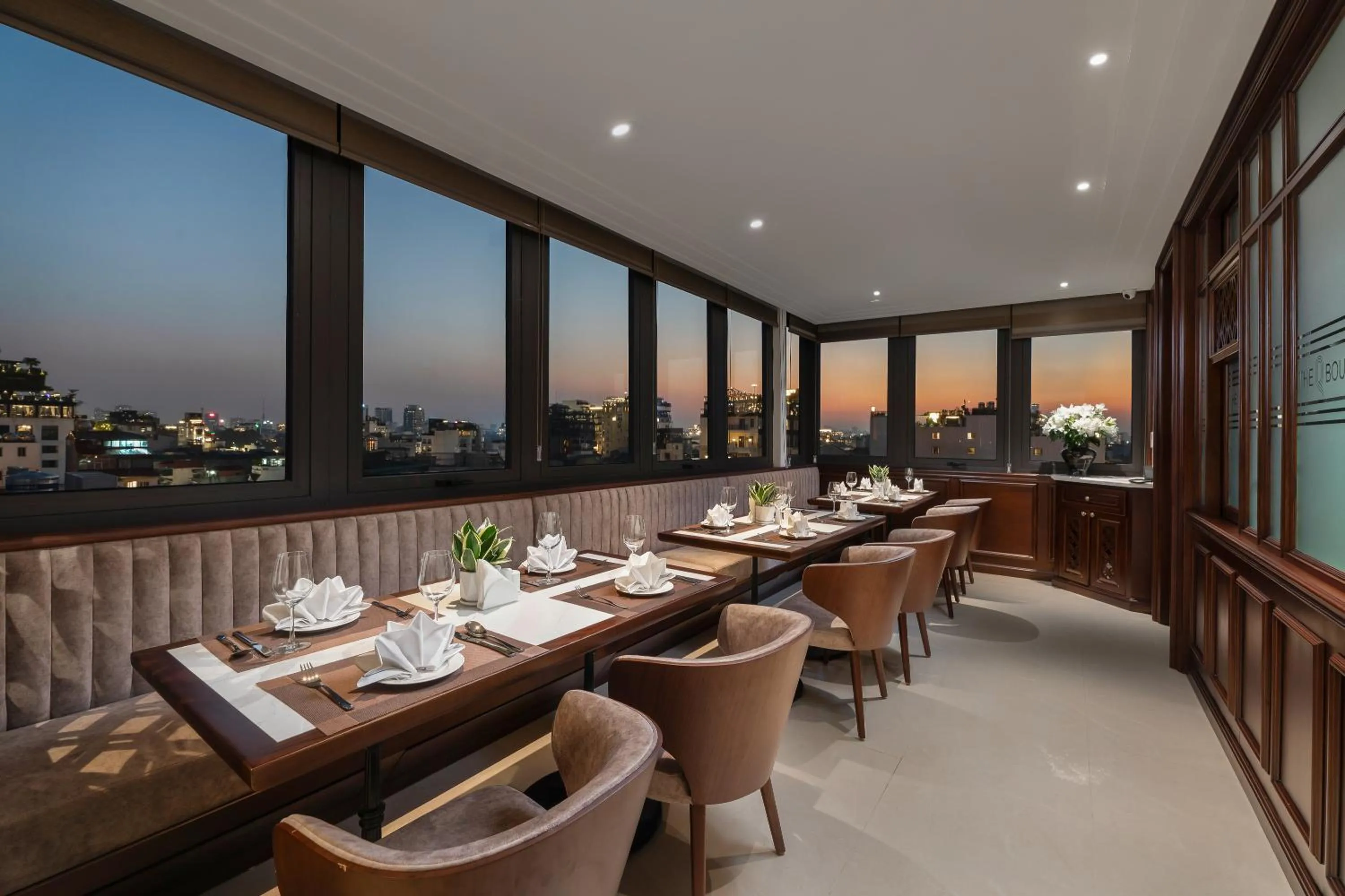 Restaurant/places to eat in The Q Boutique Hotel