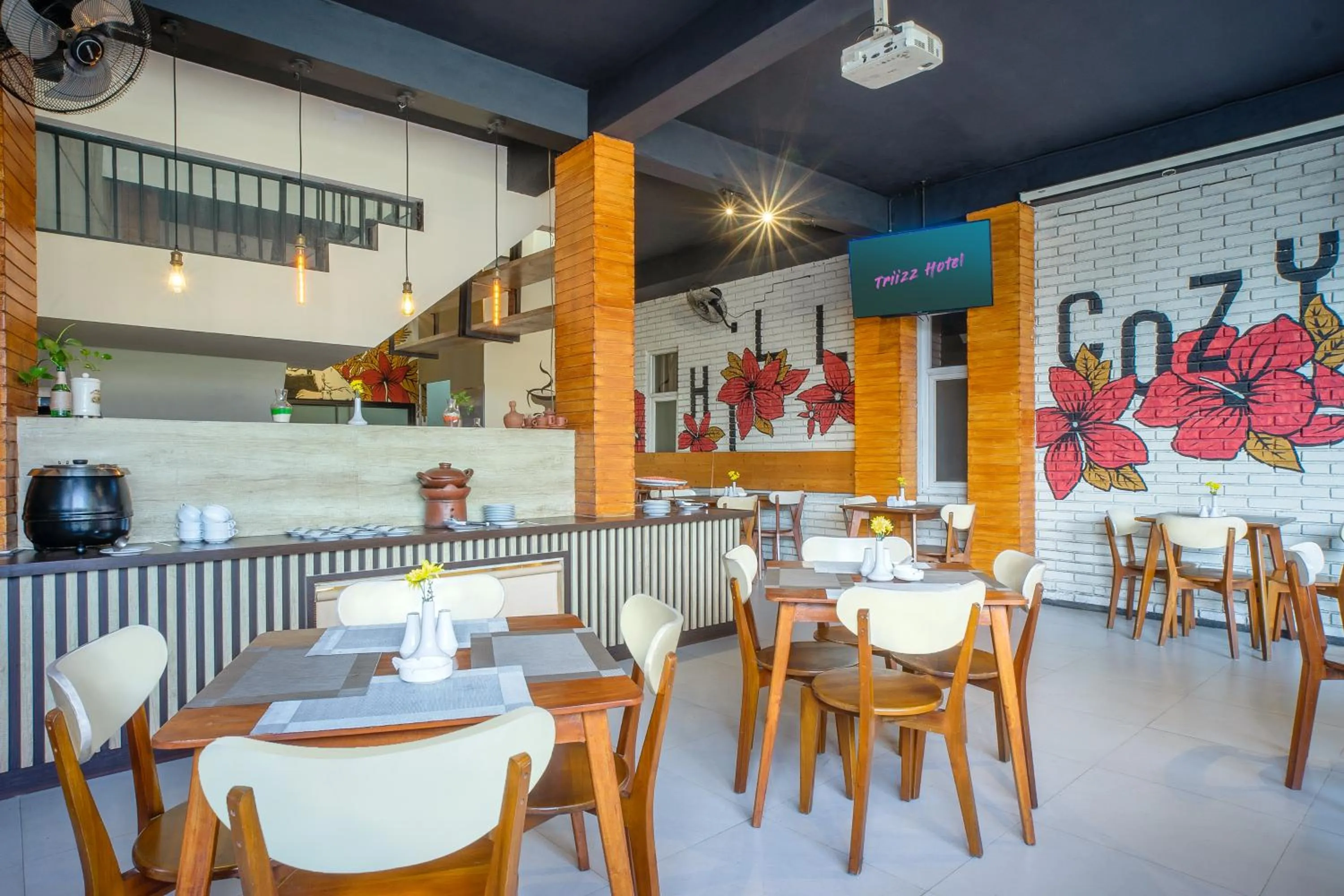 Restaurant/places to eat in Triizz Hotel Semarang