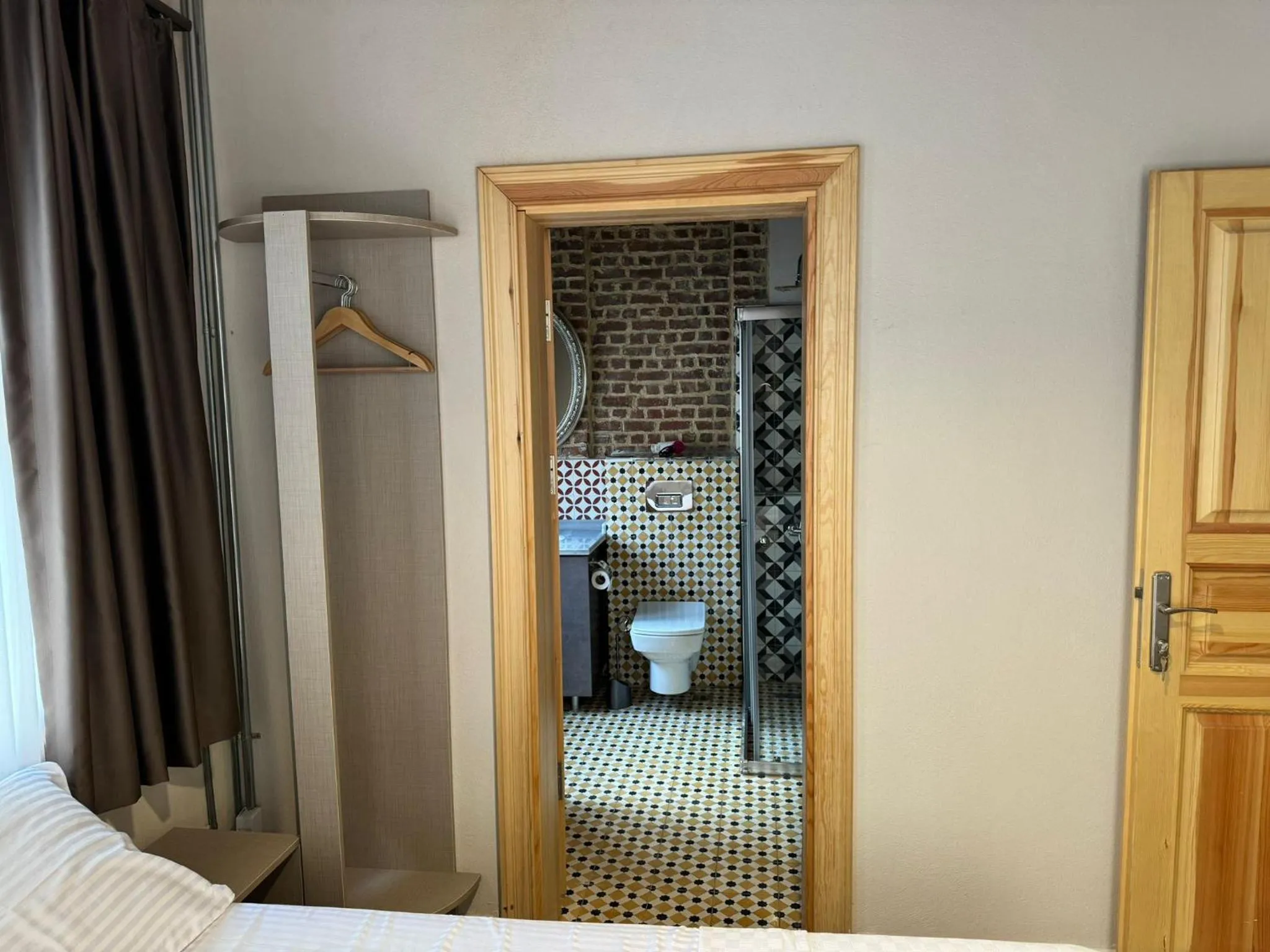 Shower, Bed in HanFlats