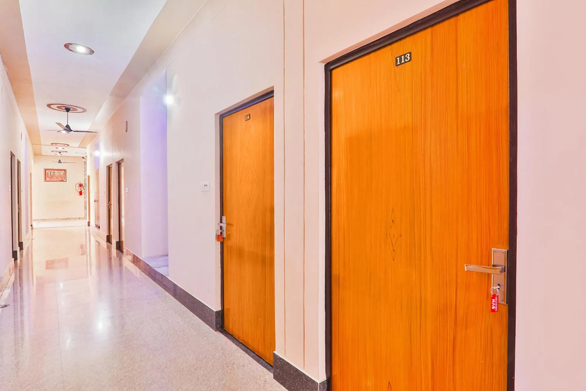 Lobby or reception in FabHotel Shree Venkatesh Nileyam - 300m from Ram Janam Bhumi