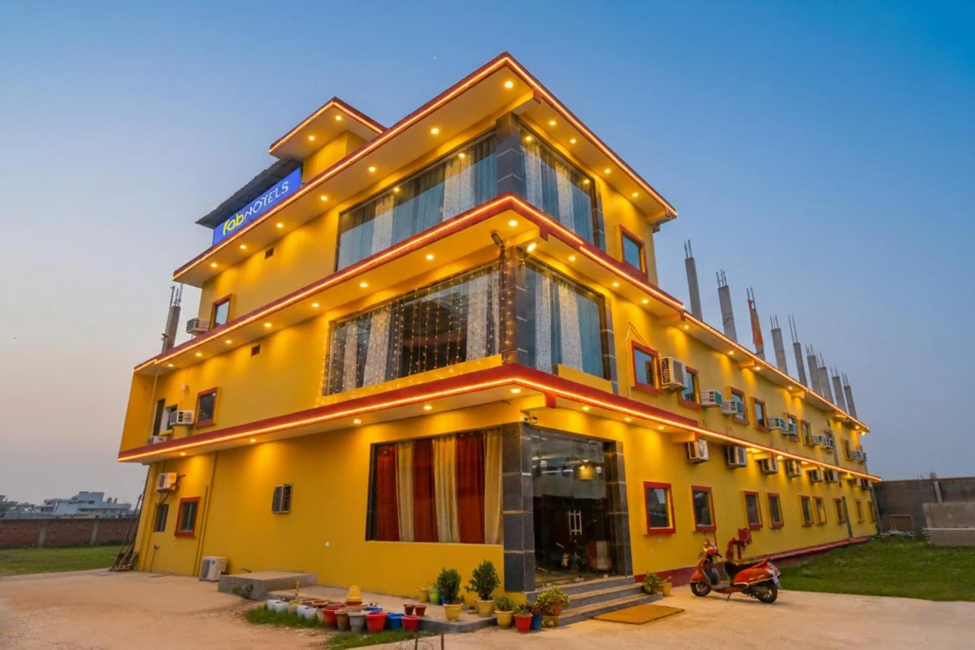 Property building in FabHotel Shree Venkatesh Nileyam - 300m from Ram Janam Bhumi