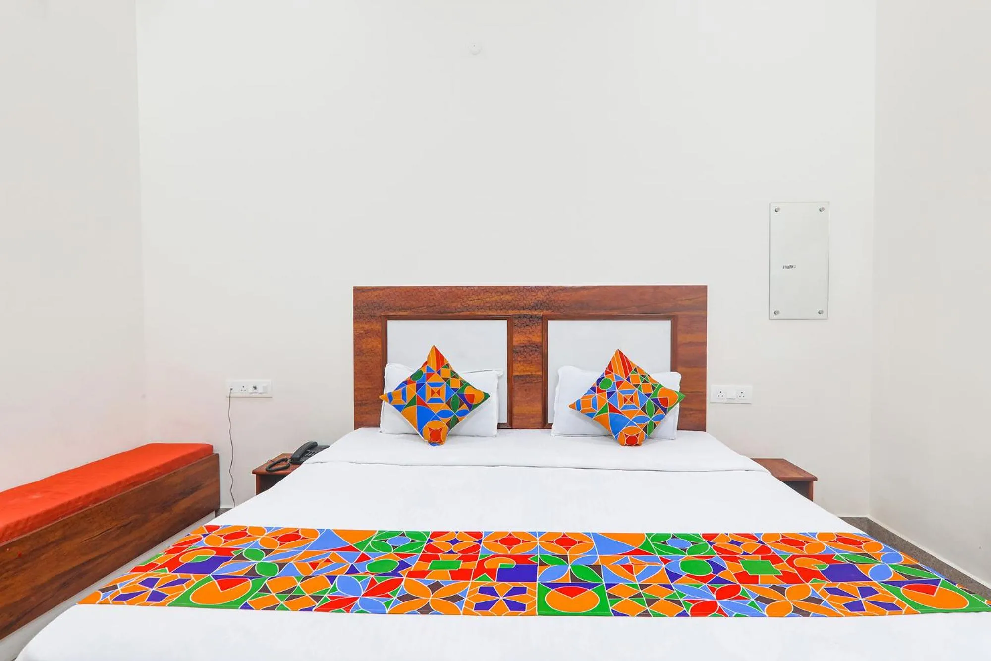 Bed in FabHotel Shree Venkatesh Nileyam - 300m from Ram Janam Bhumi