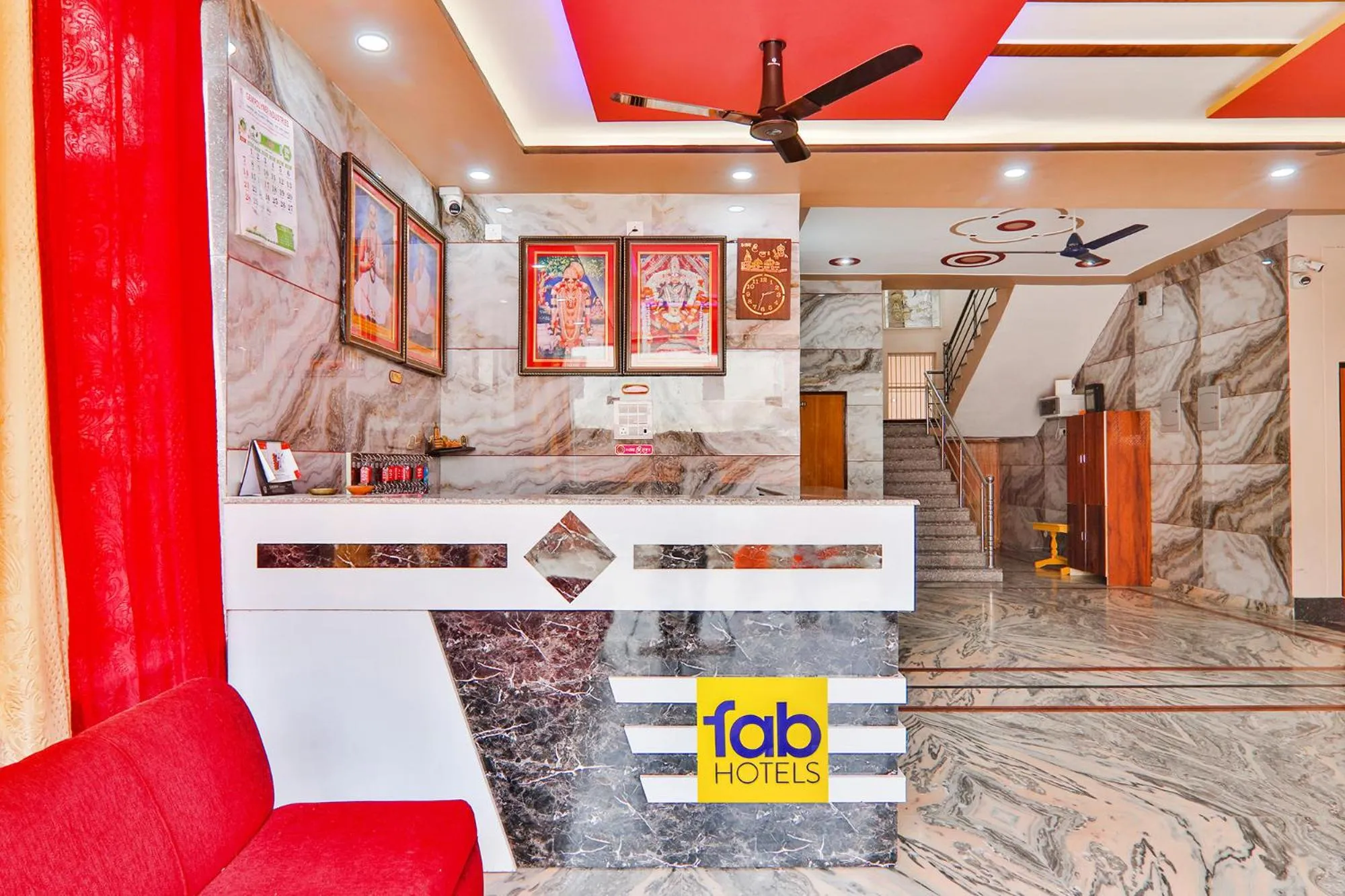 Lobby or reception in FabHotel Shree Venkatesh Nileyam - 300m from Ram Janam Bhumi