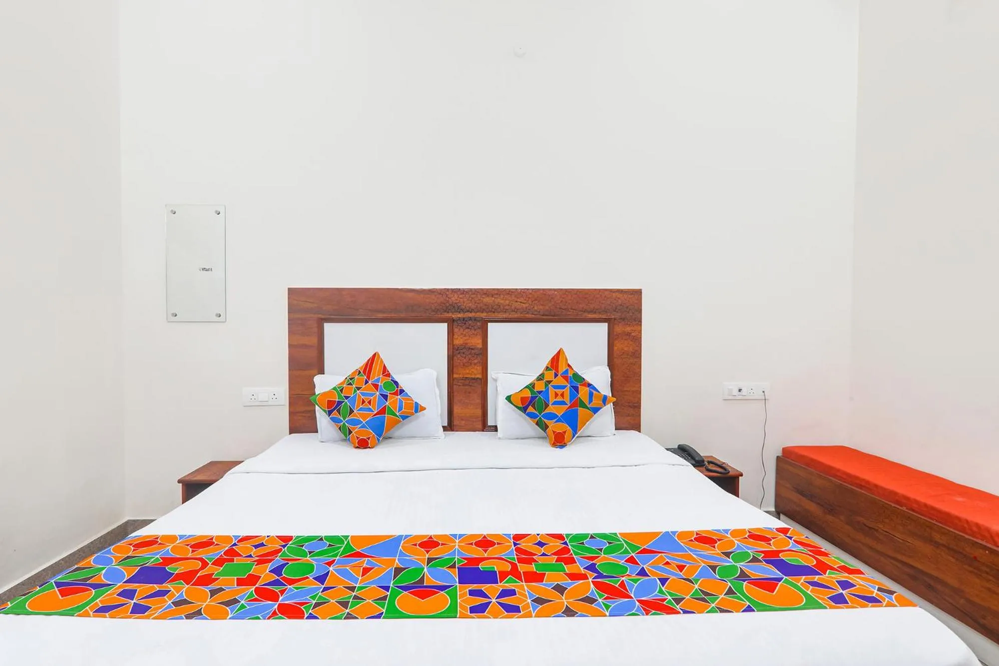 Bed in FabHotel Shree Venkatesh Nileyam - 300m from Ram Janam Bhumi