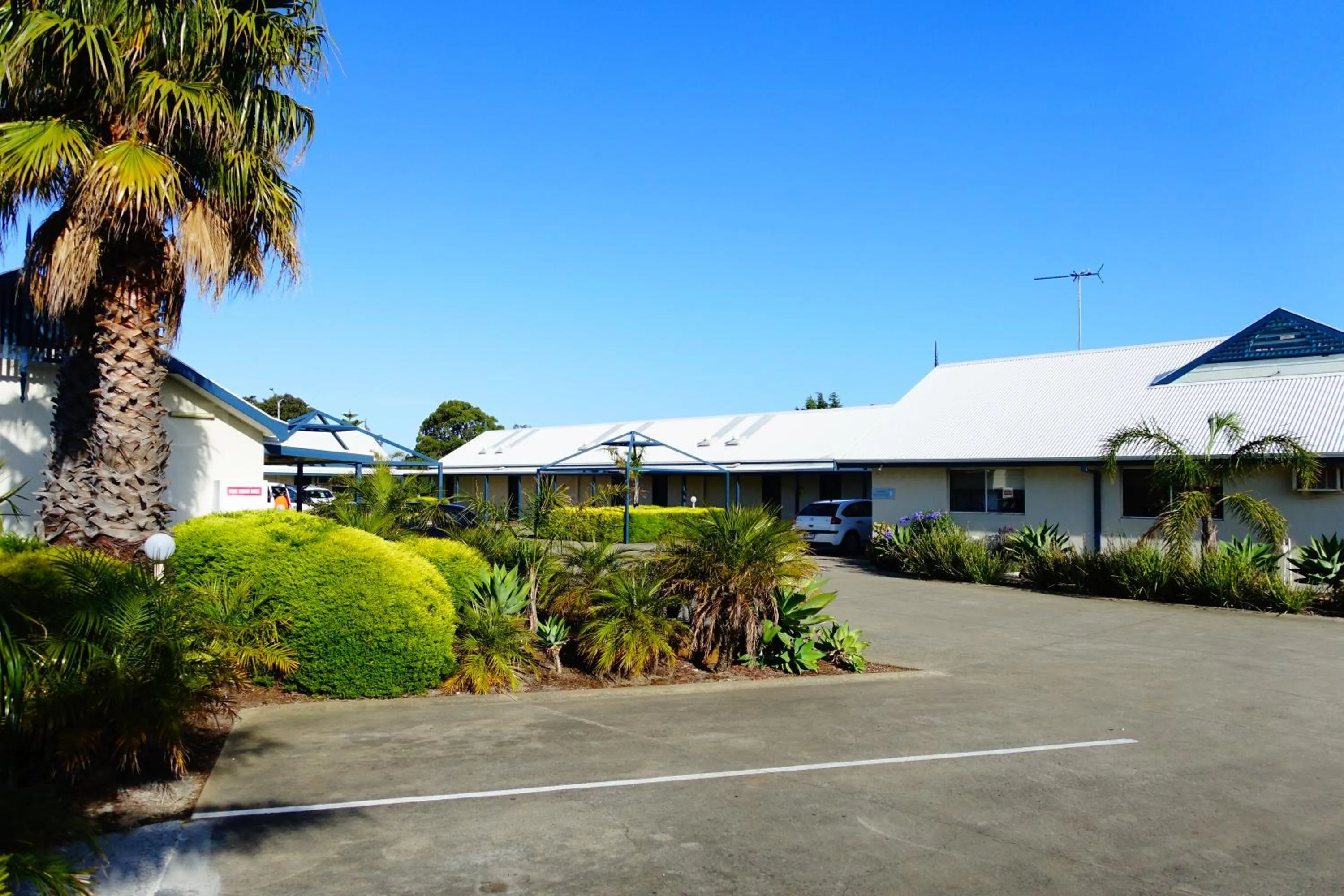 Facade/entrance in Torquay Tropicana Motel