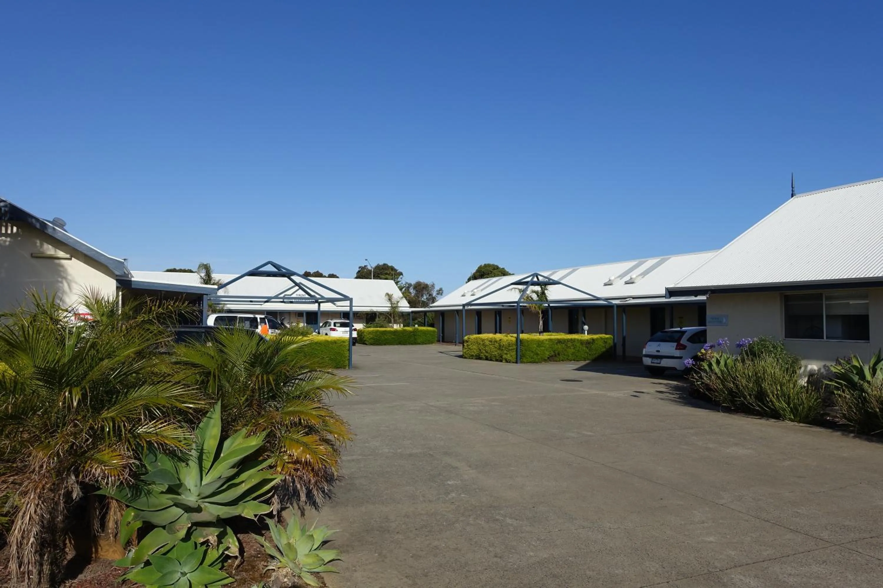 Property building in Torquay Tropicana Motel