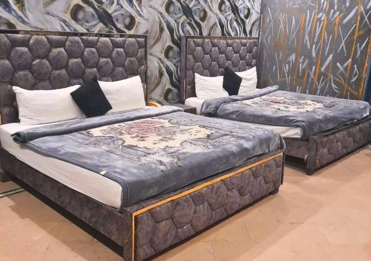 Bed in Hotel Hayat Palace Gulberg