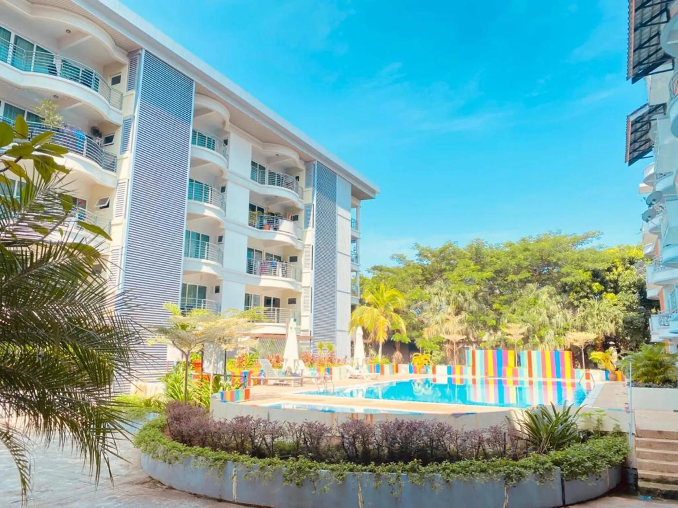 Swimming pool in Perdana Serviced Apartment & Resorts