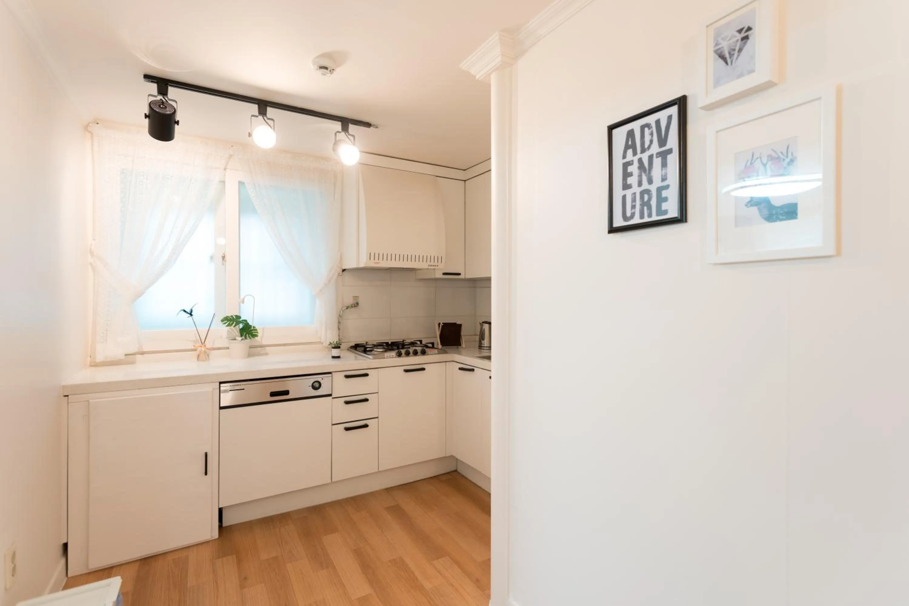 Kitchen or kitchenette in The Blossom Yeonnam Guesthouse