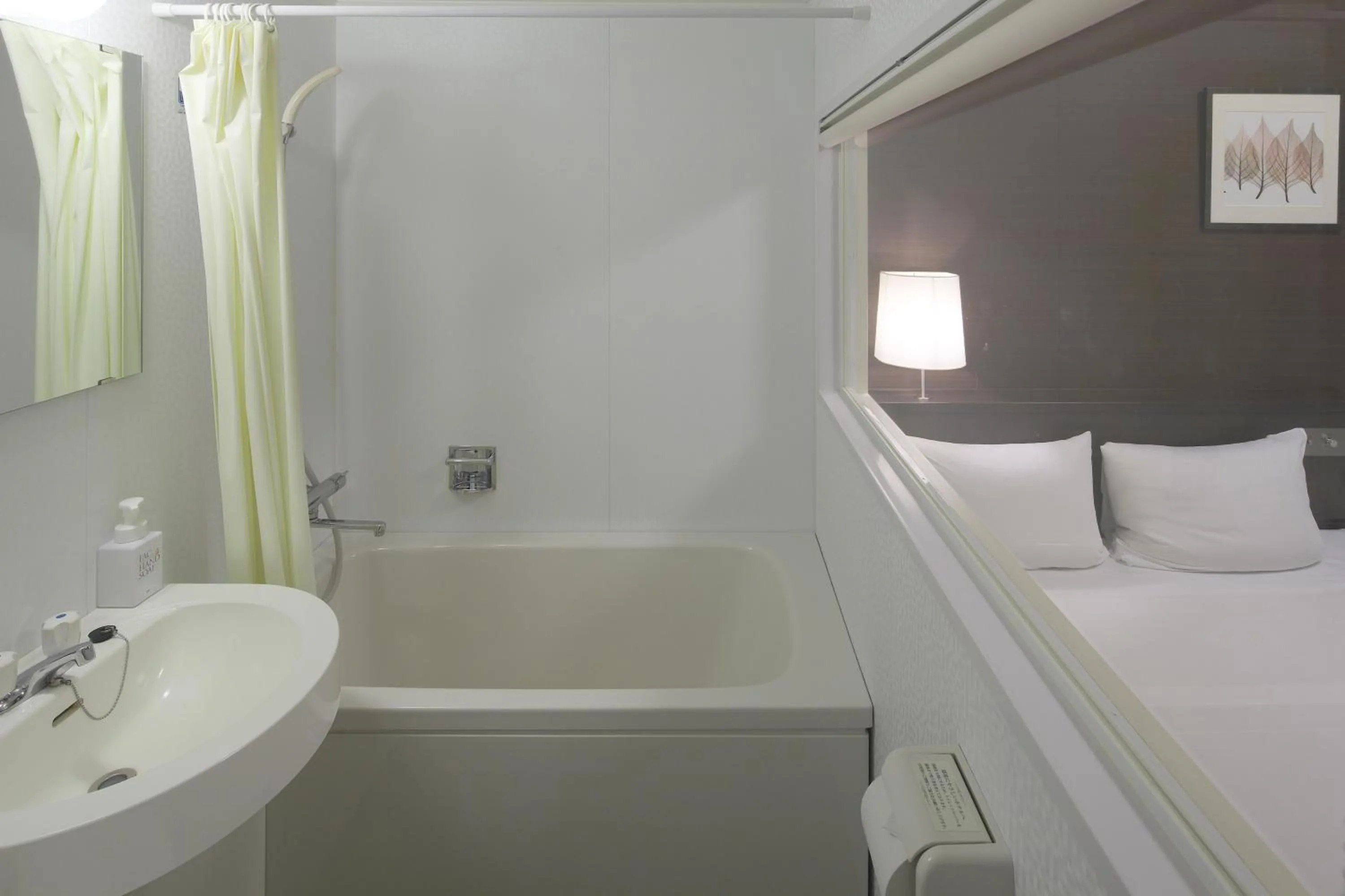 Bathroom, Bed in Shizutetsu Hotel Prezio Shizuoka-Ekikita