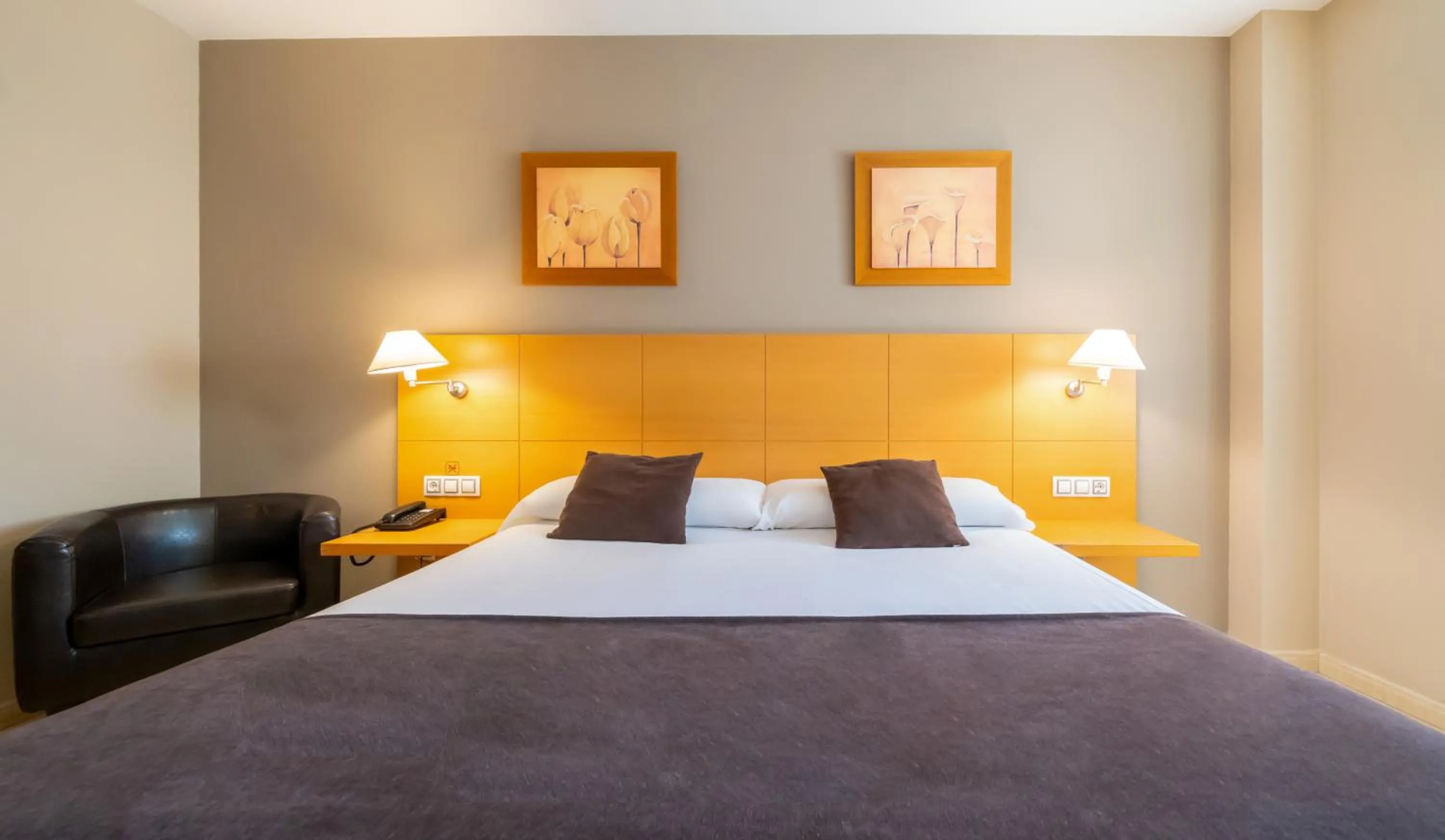 Photo of the whole room, Bed in La City Estación